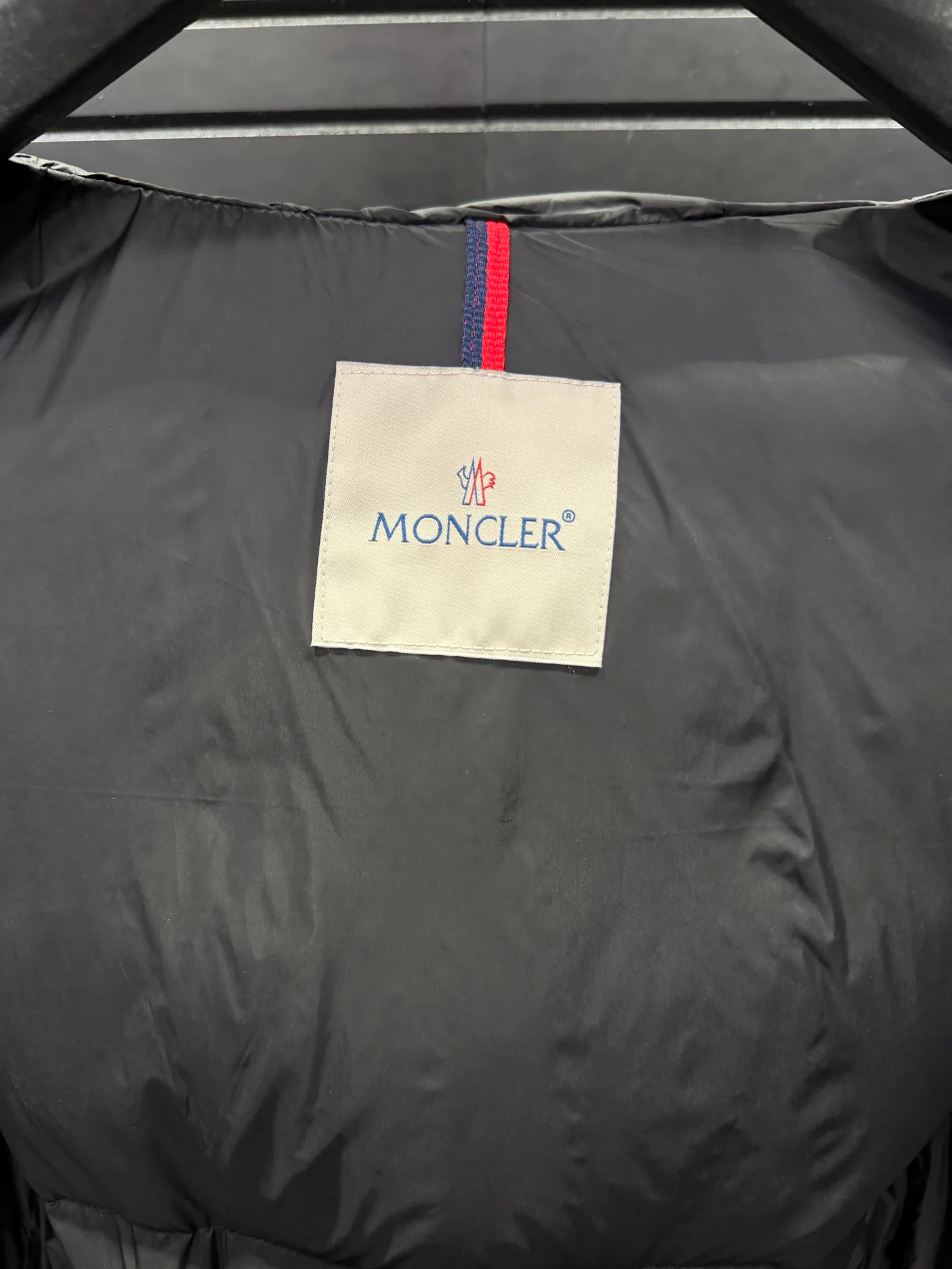 Women's Jackets And Down Jackets MONCLER 18188643