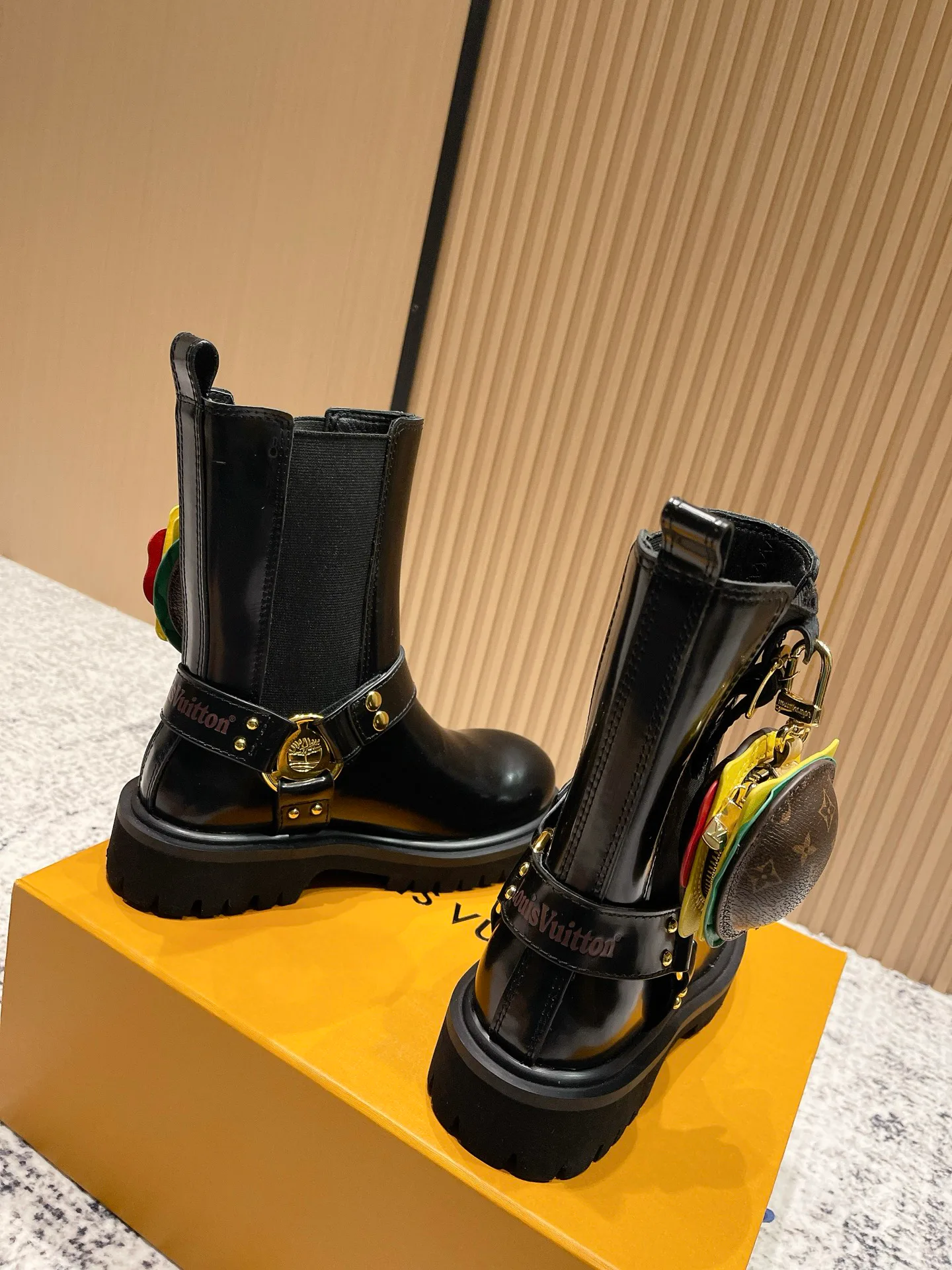 Ботинки Женские Louis Vuitton 18618957