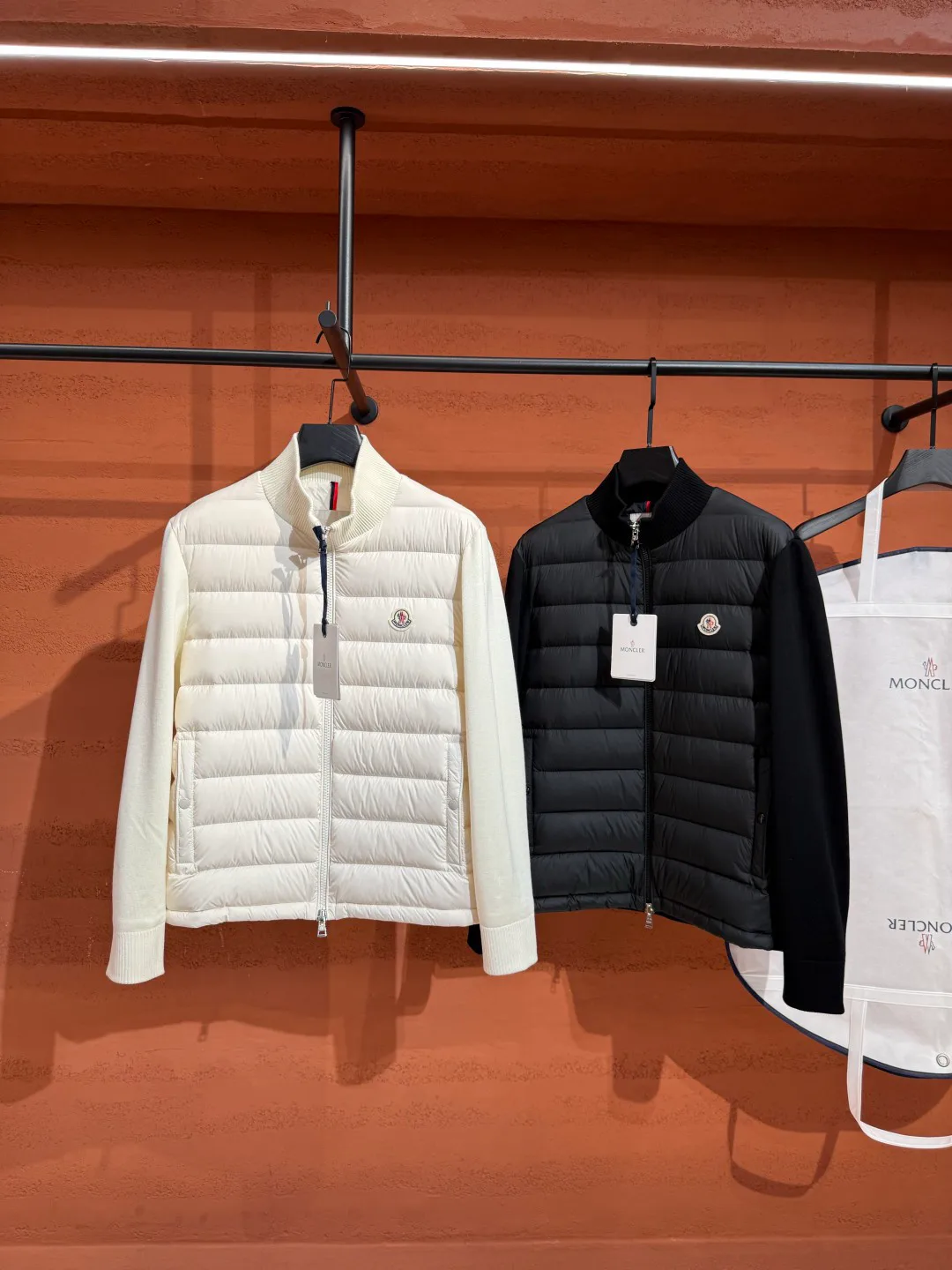 Women's Jackets And Down Jackets MONCLER 18035675