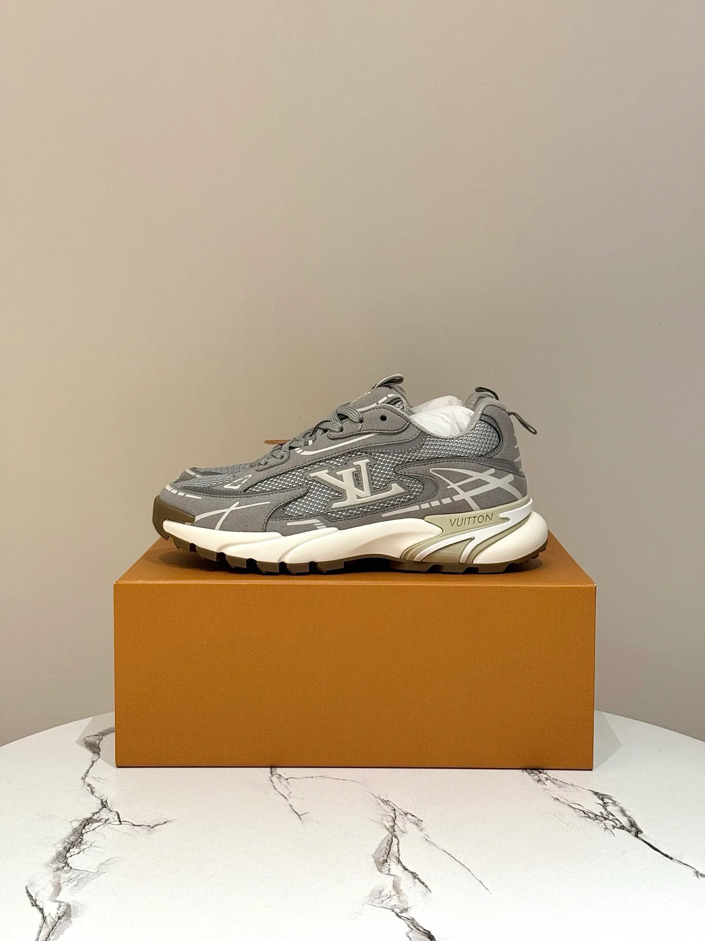 Women's Sneakers LOUIS VUITTON 17872792