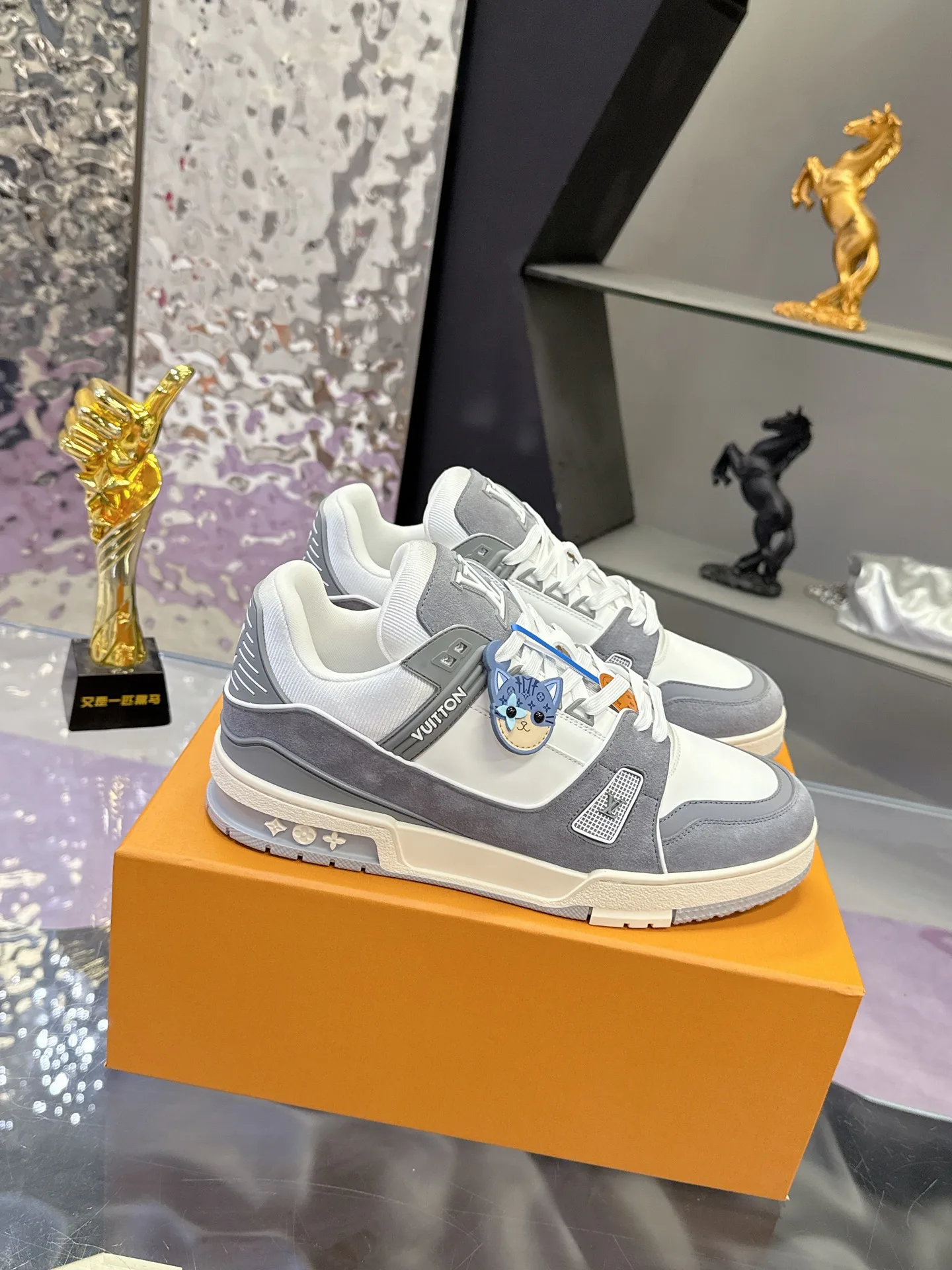 Women's Sneakers LOUIS VUITTON 18104016