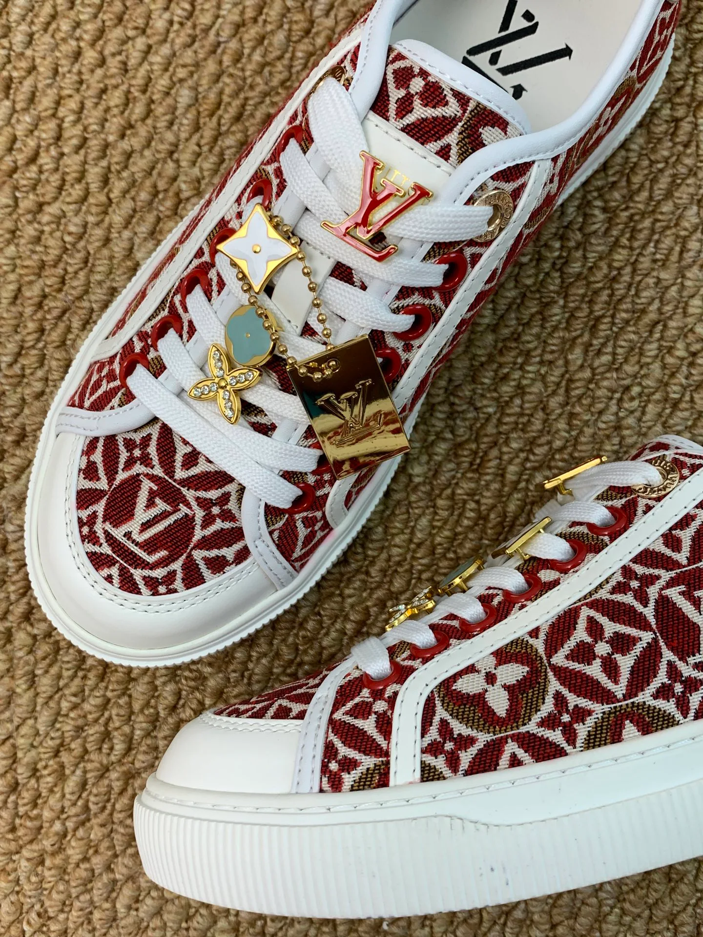 Women's Sneakers LOUIS VUITTON 17545196