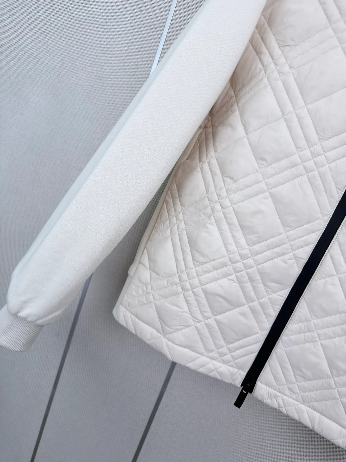 Women's Jackets And Down Jackets MONCLER 18506404