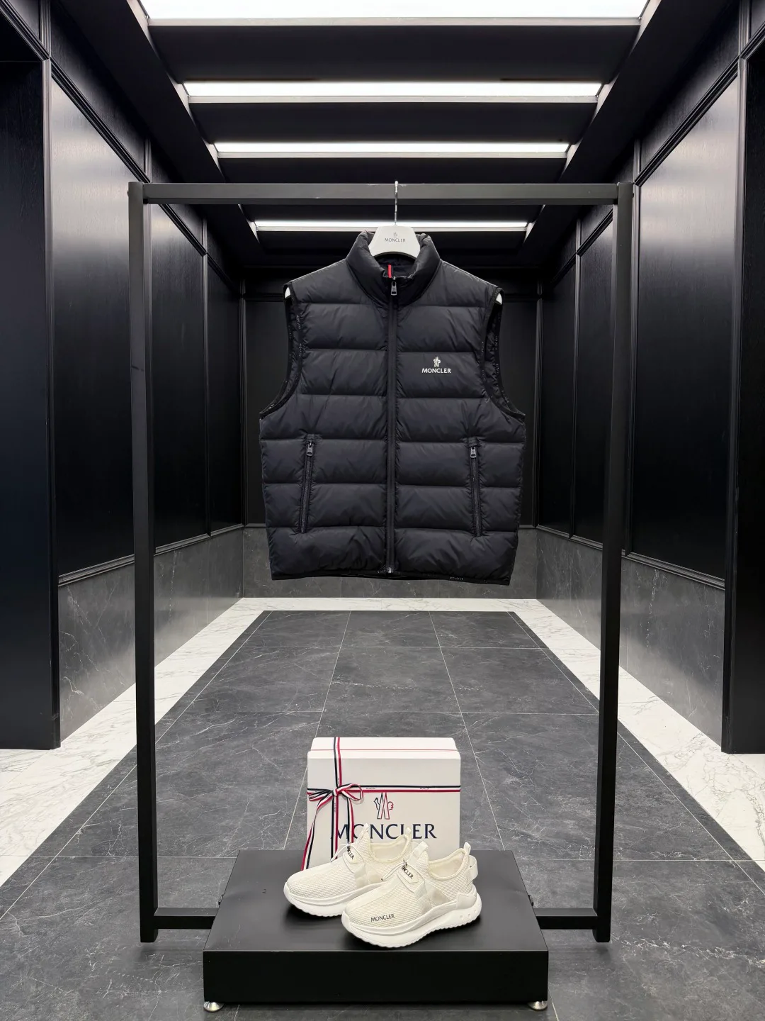 Men's Jackets And Down Jackets MONCLER 18007864