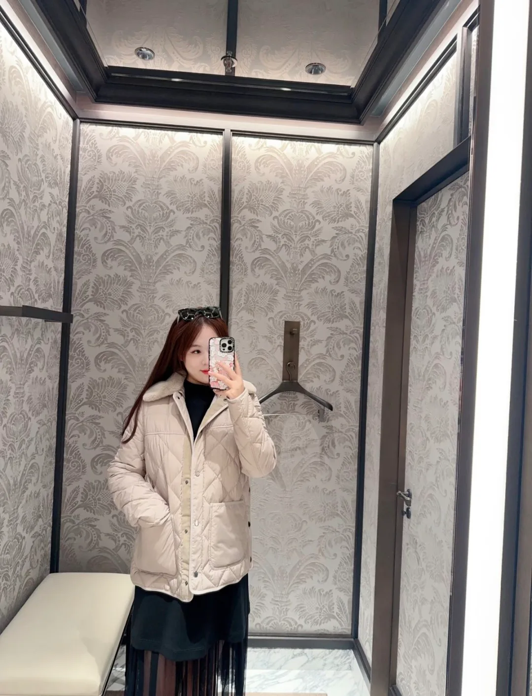 Women's Jackets And Down Jackets MONCLER 18111363