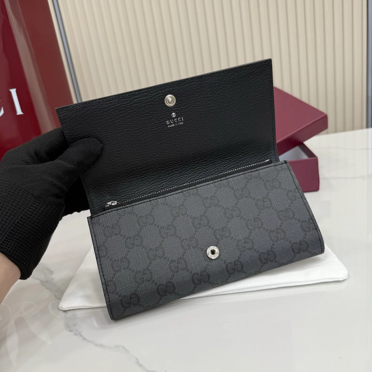 Women's Clutches GUCCI 17948292