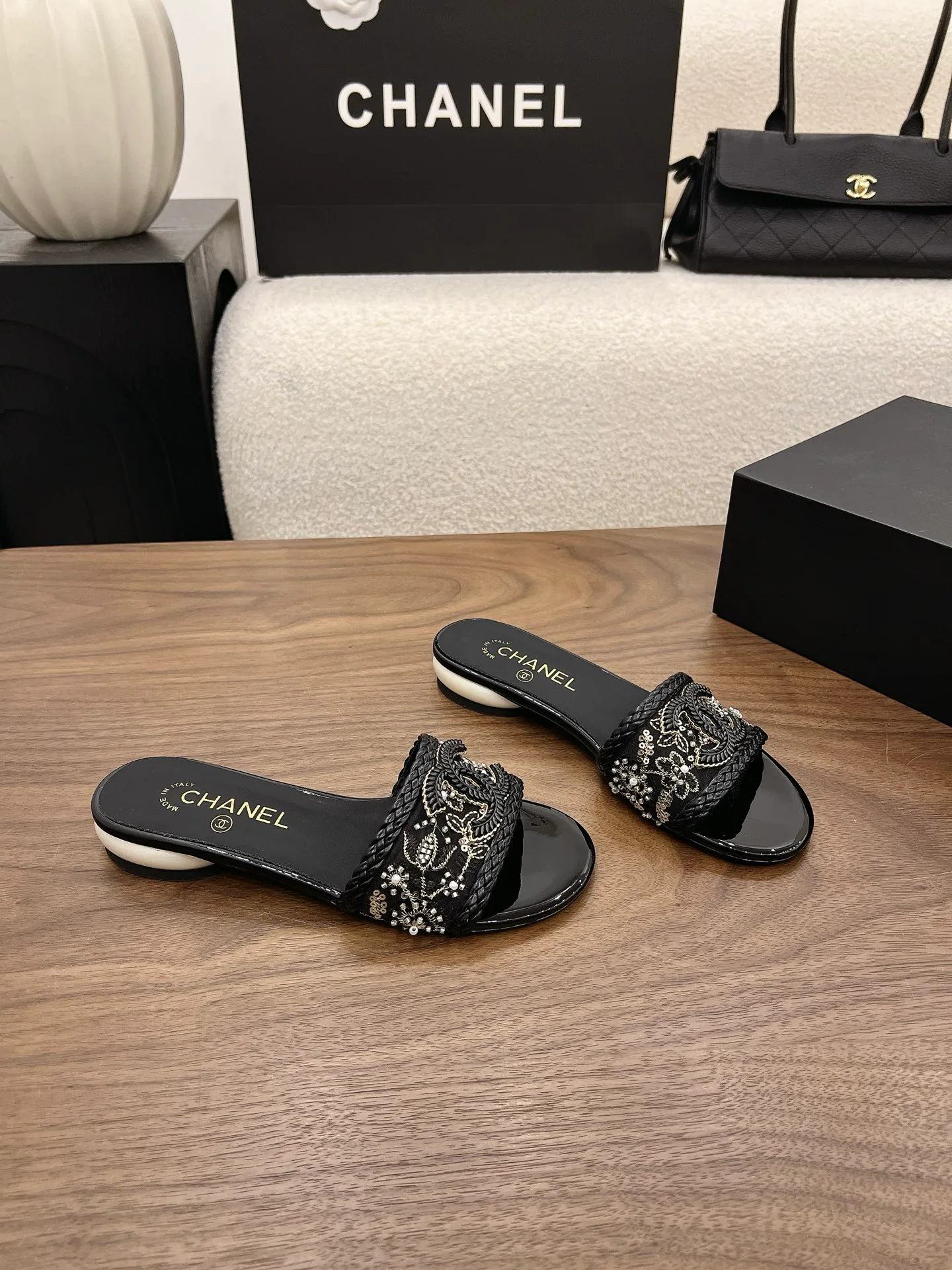 Women's Flip-Flops CHANEL 17342690