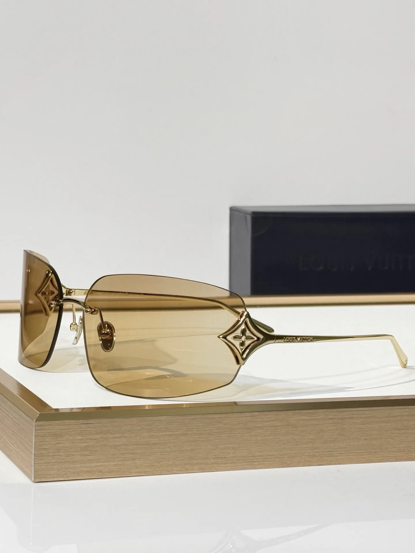 Glasses LOUIS VUITTON 18117693