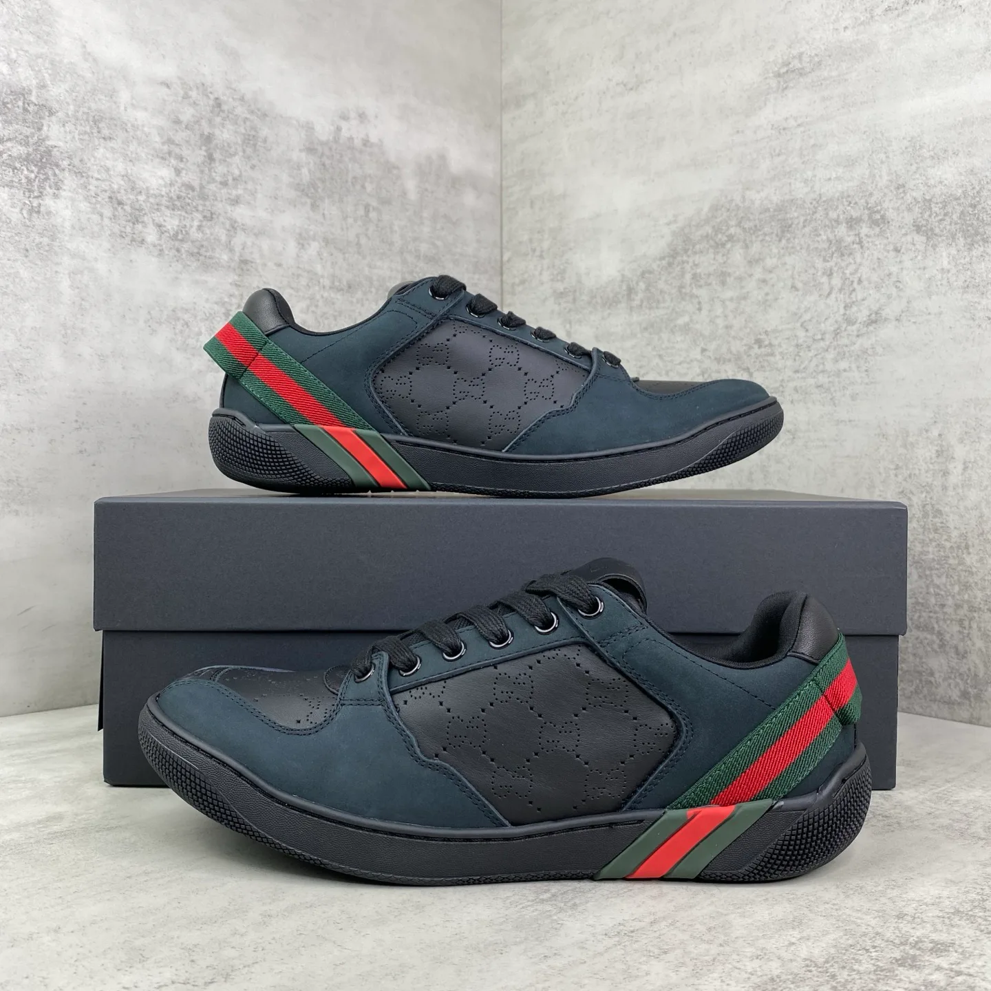 Women's Sneakers GUCCI 18437400
