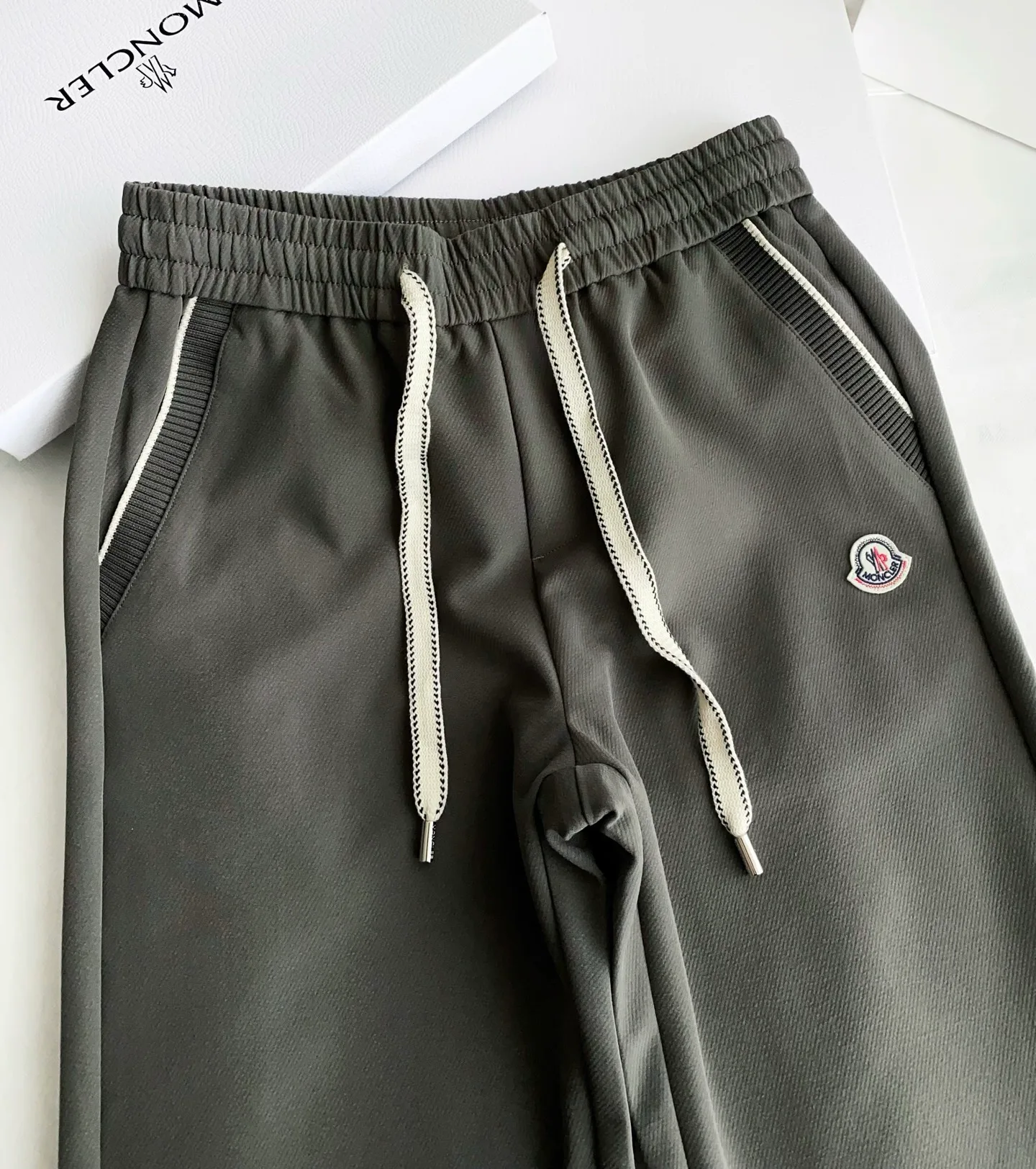 Брюки Мужские Moncler 18566308