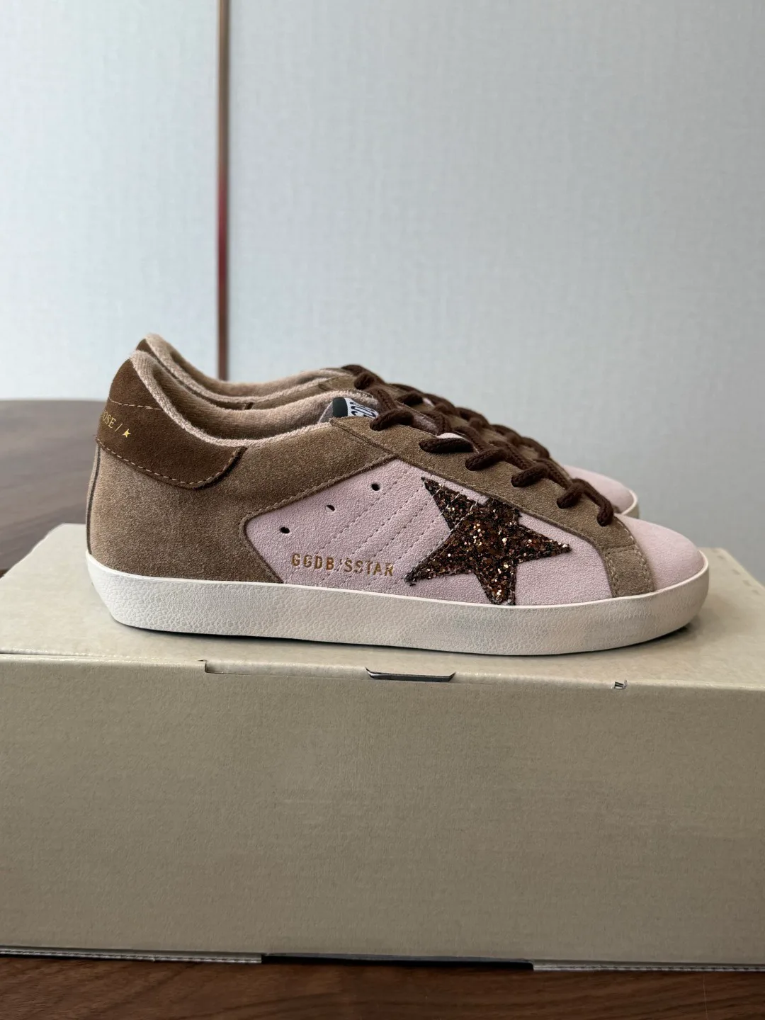 Women's Sneakers GOLDEN GOOSE 18146570