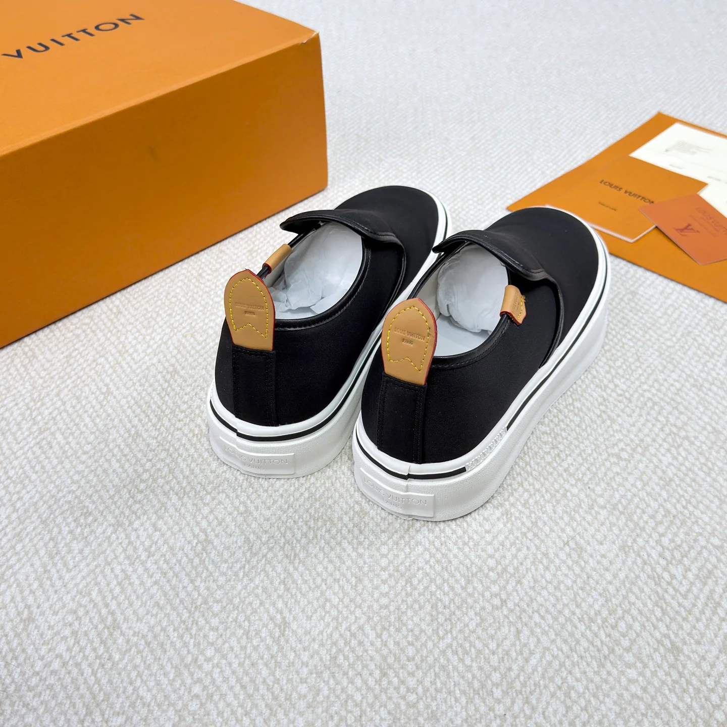 Men's Sneakers LOUIS VUITTON 18365147