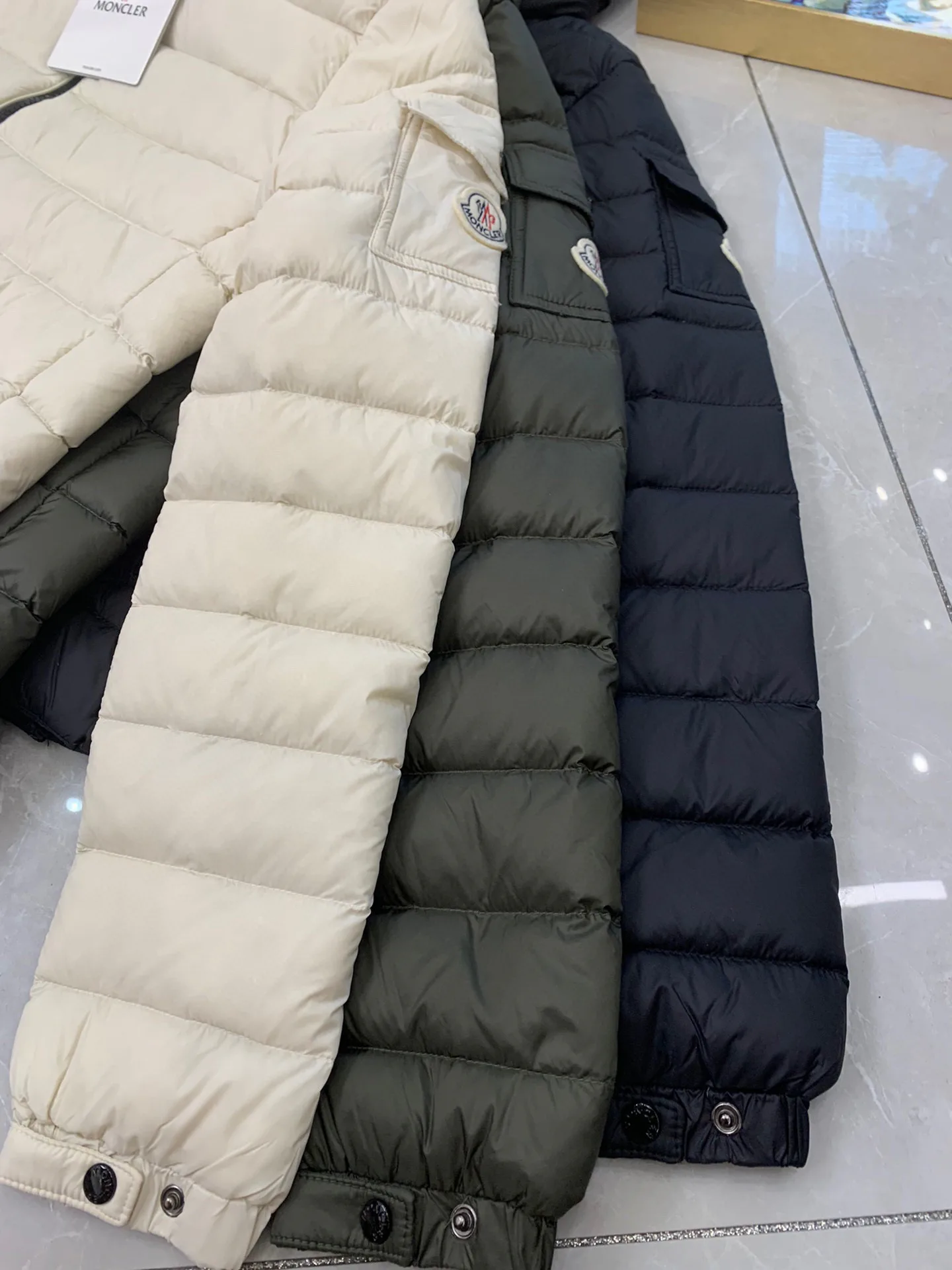 Women's Jackets And Down Jackets MONCLER 18111781