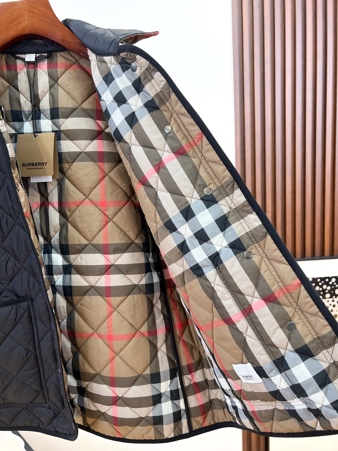 Women's Jackets And Down Jackets BURBERRY 17964803