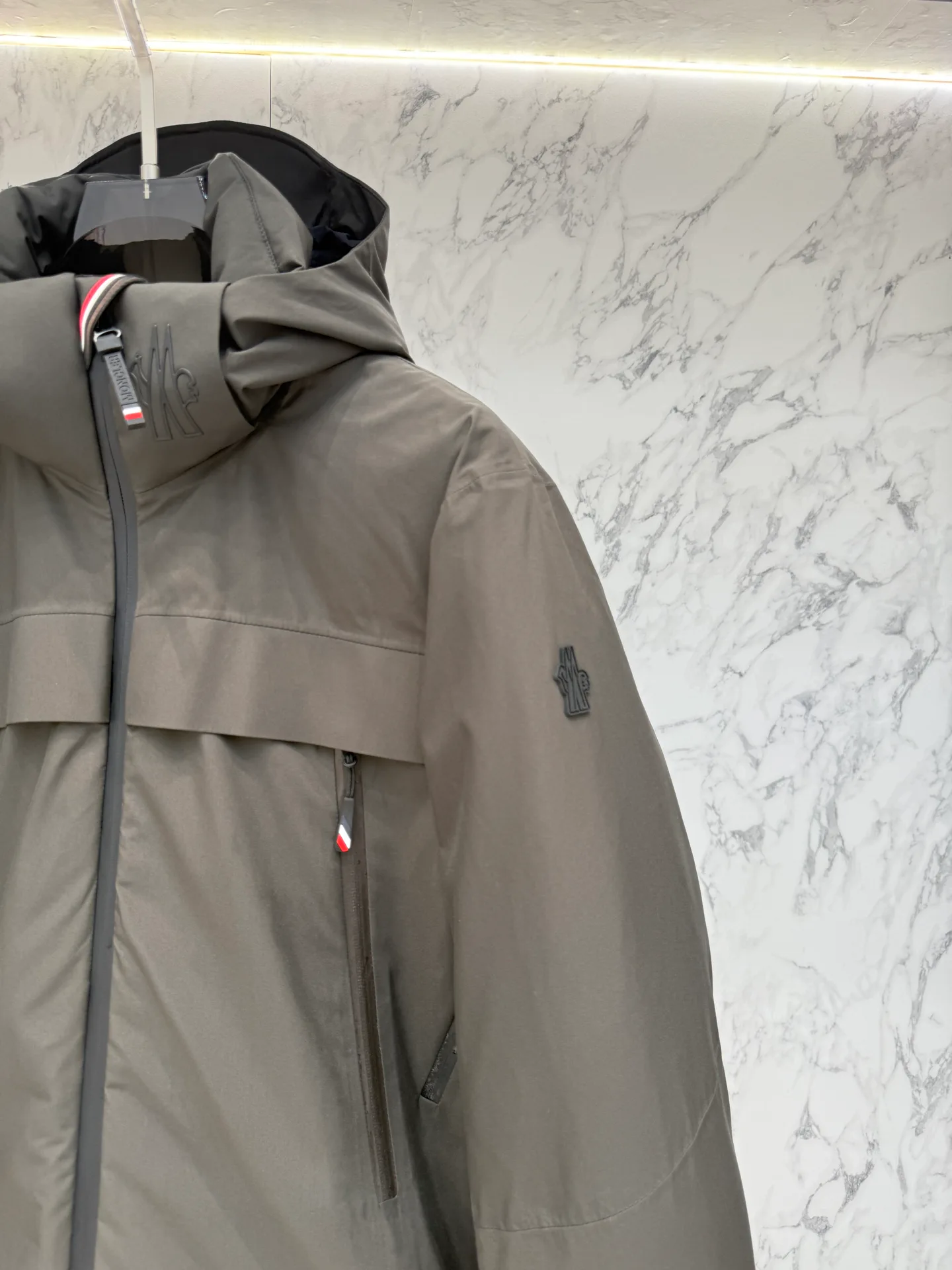 Men's Jackets And Down Jackets MONCLER 18279255