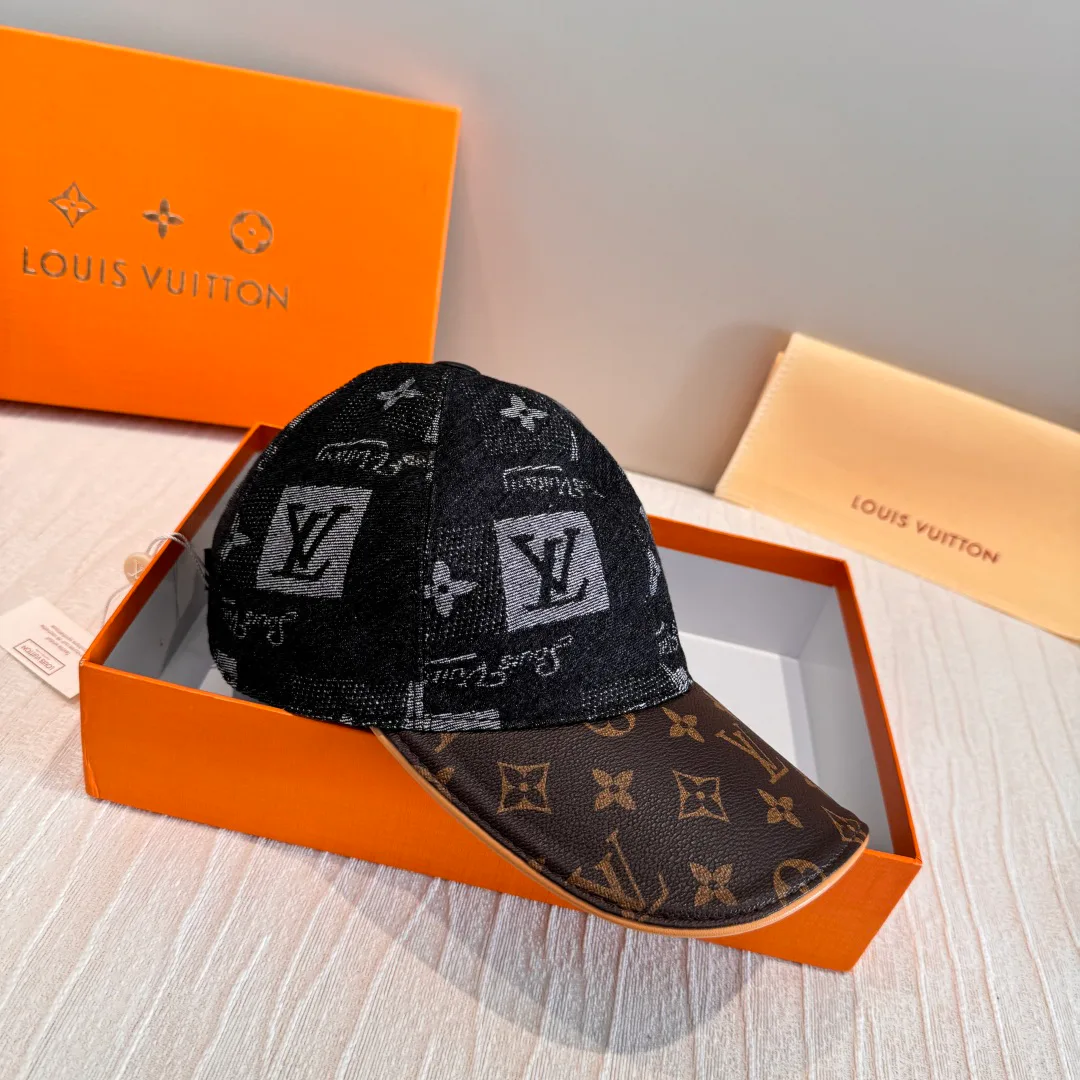 Hats LOUIS VUITTON 18105215