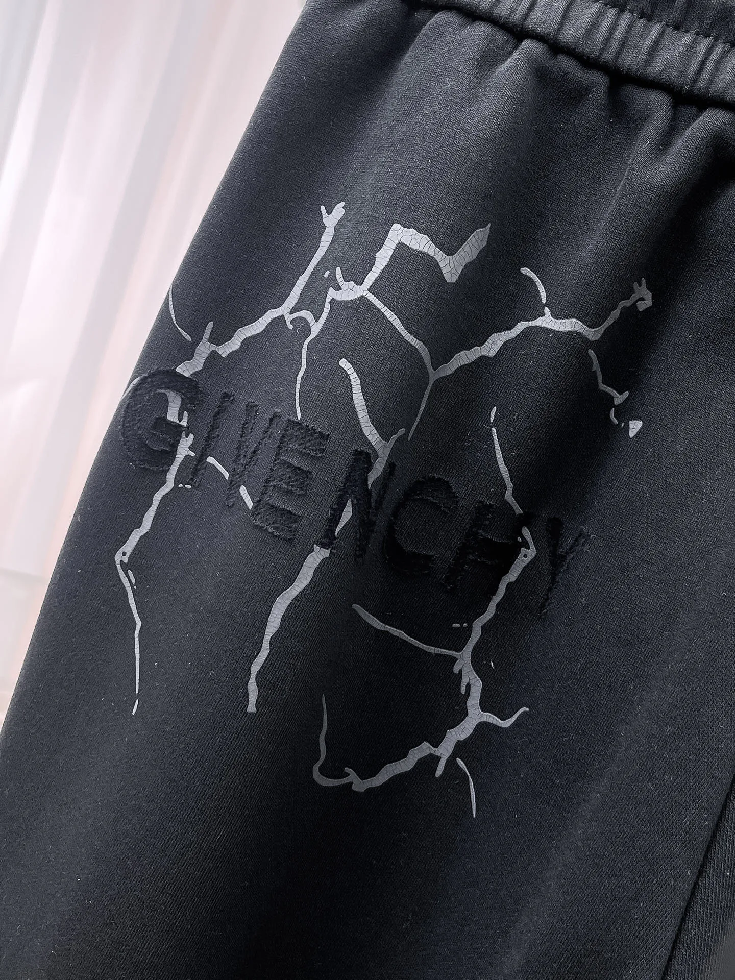 Men's Trousers GIVENCHY 18399378