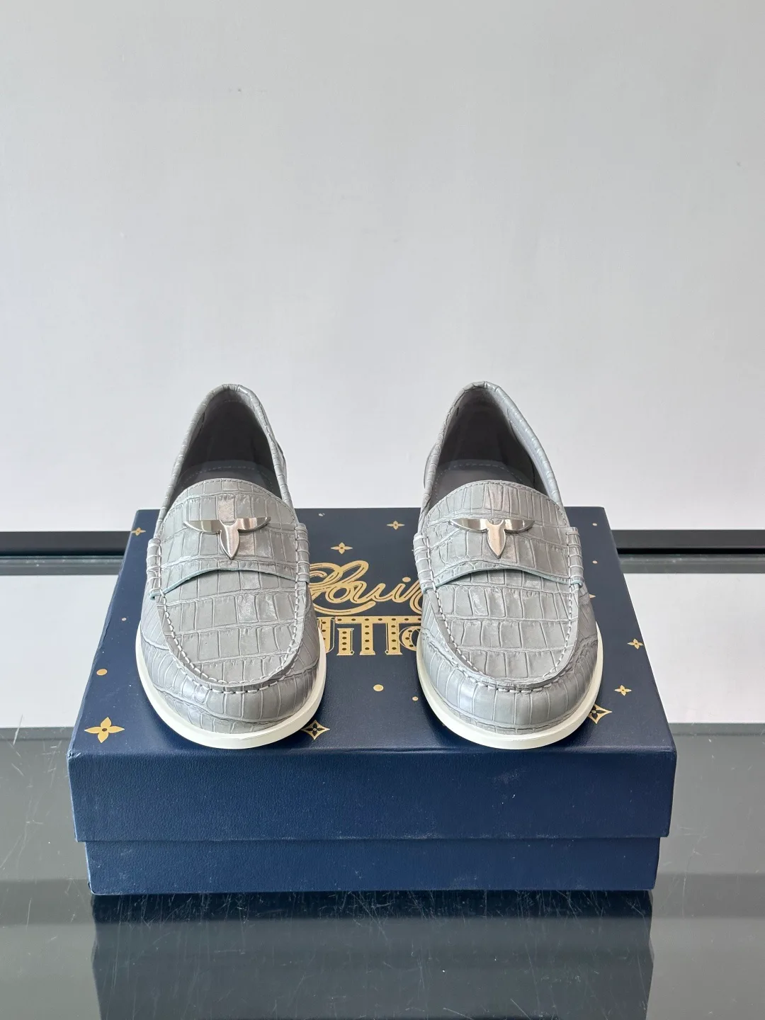 Men's Loafers And Dress Shoes LOUIS VUITTON 18118561