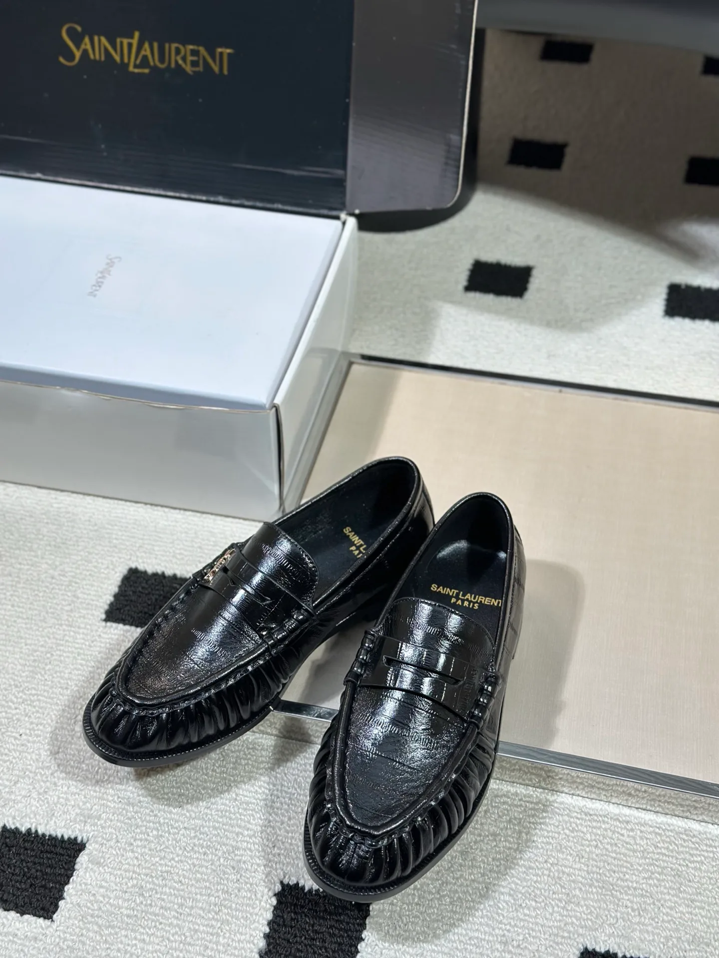 Women's Loafers And Moccasins SAINT LAURENT 18041767