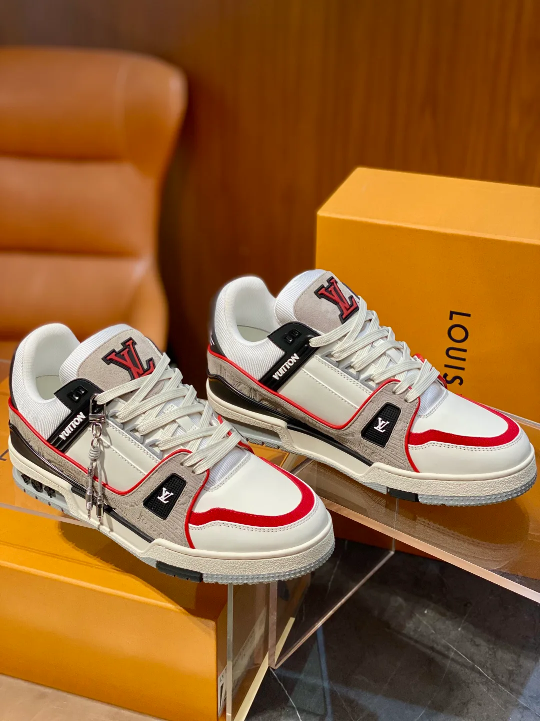 Men's Sneakers LOUIS VUITTON 18119328