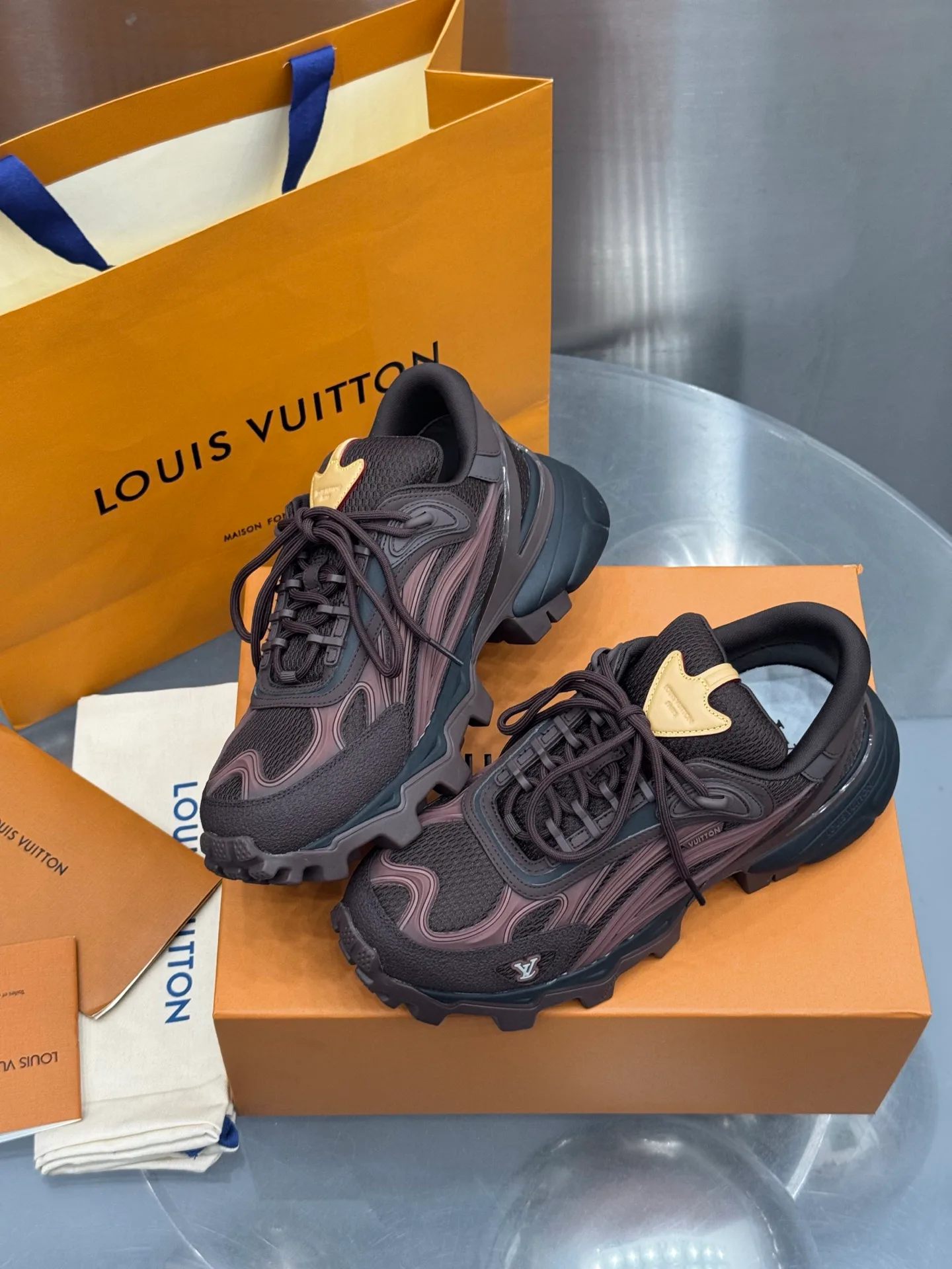 Men's Sneakers LOUIS VUITTON 18202617