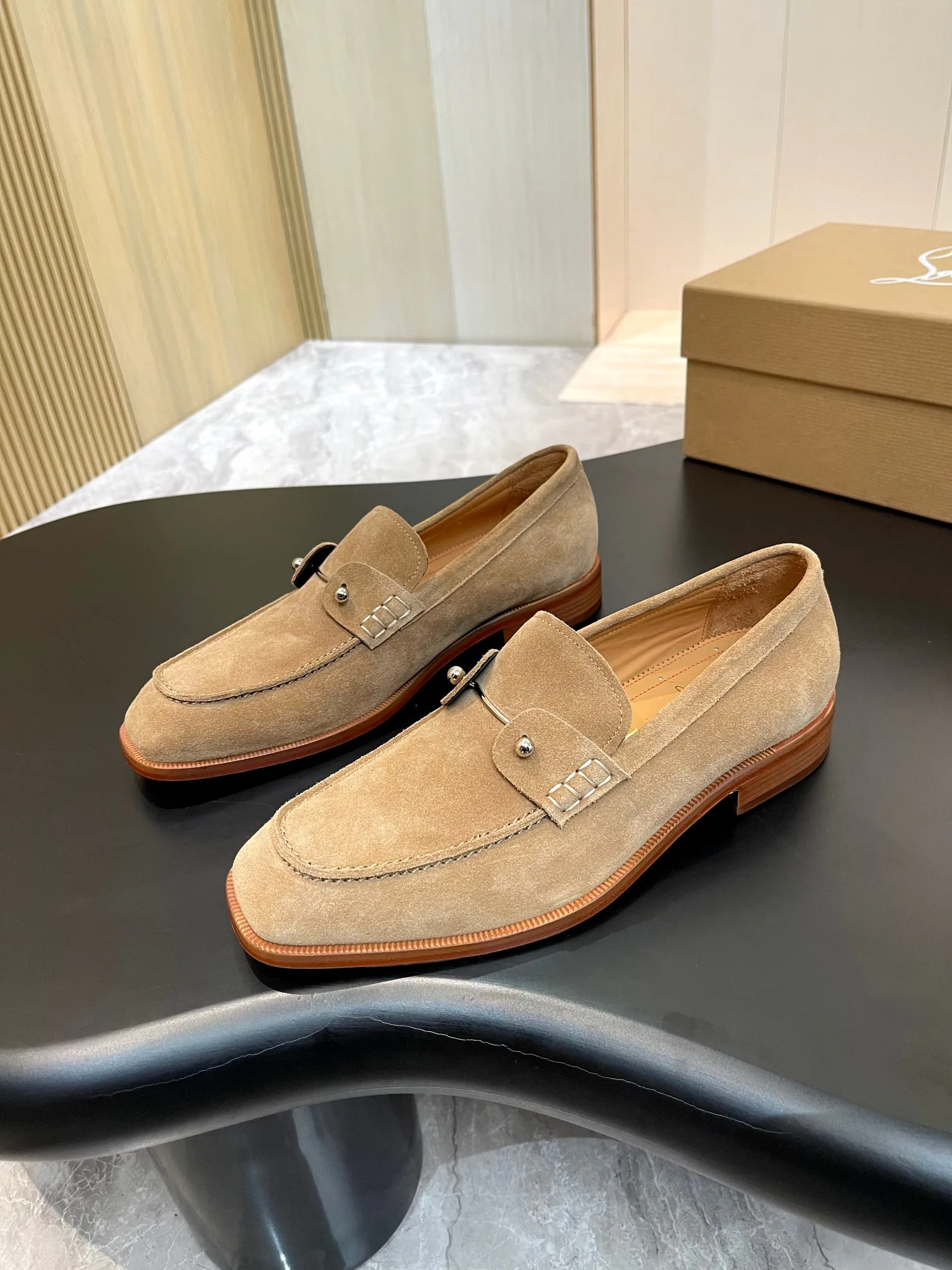 Men's Loafers And Dress Shoes CHRISTIAN LOUBOUTIN 18119147