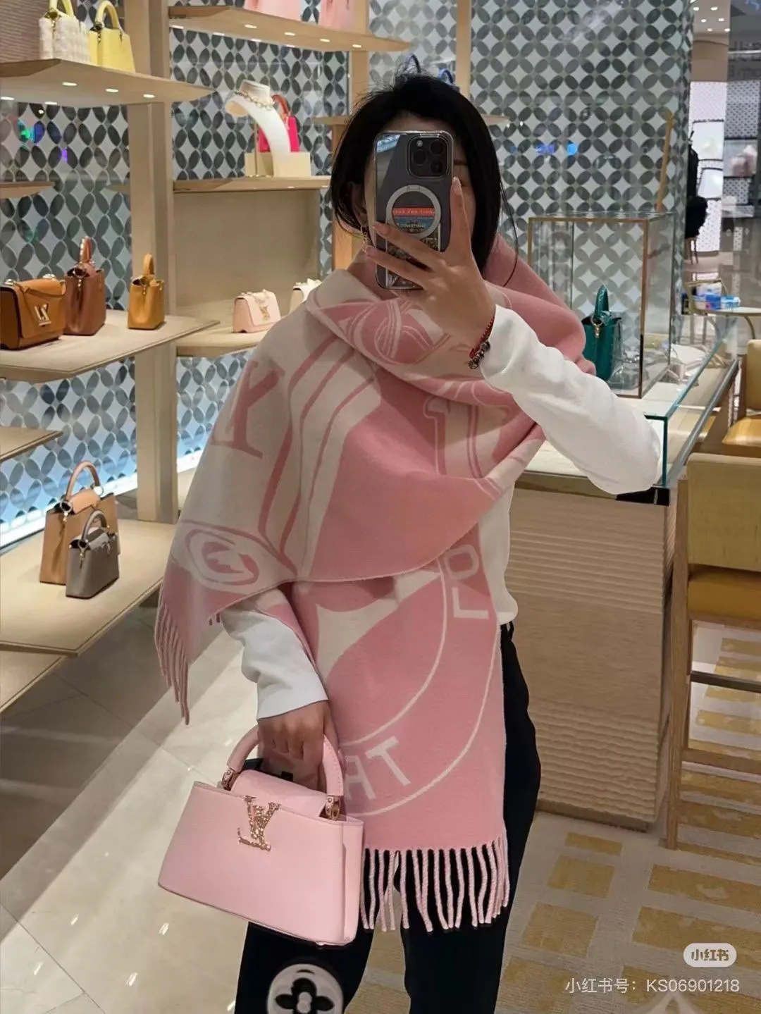 Scarves LOUIS VUITTON 18476667