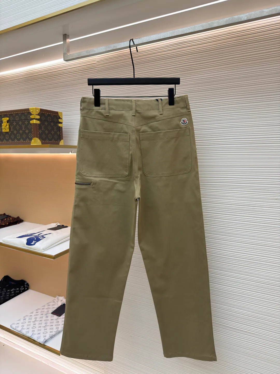 Men's Trousers MONCLER 18309033