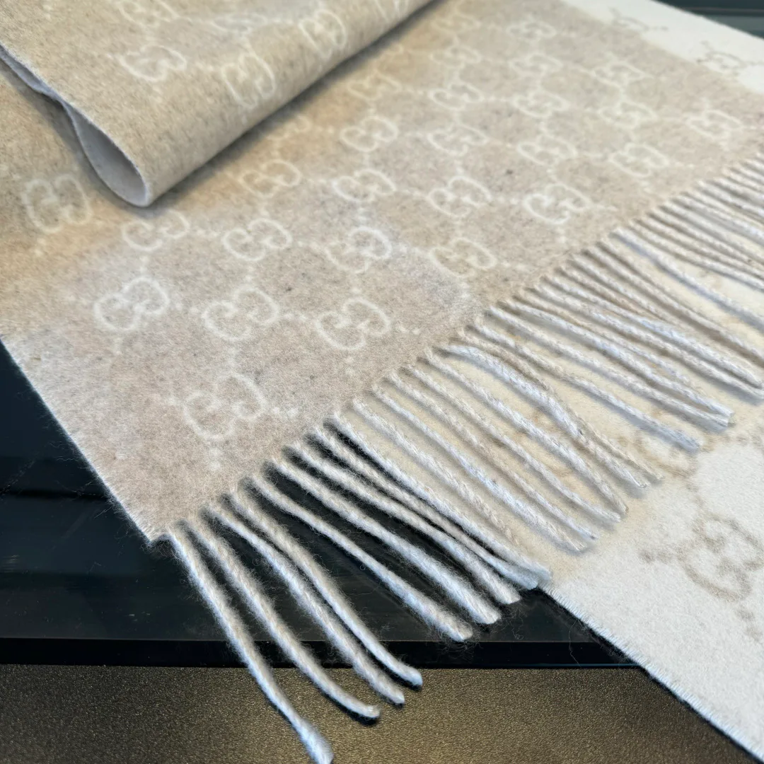 Scarves GUCCI 18104889