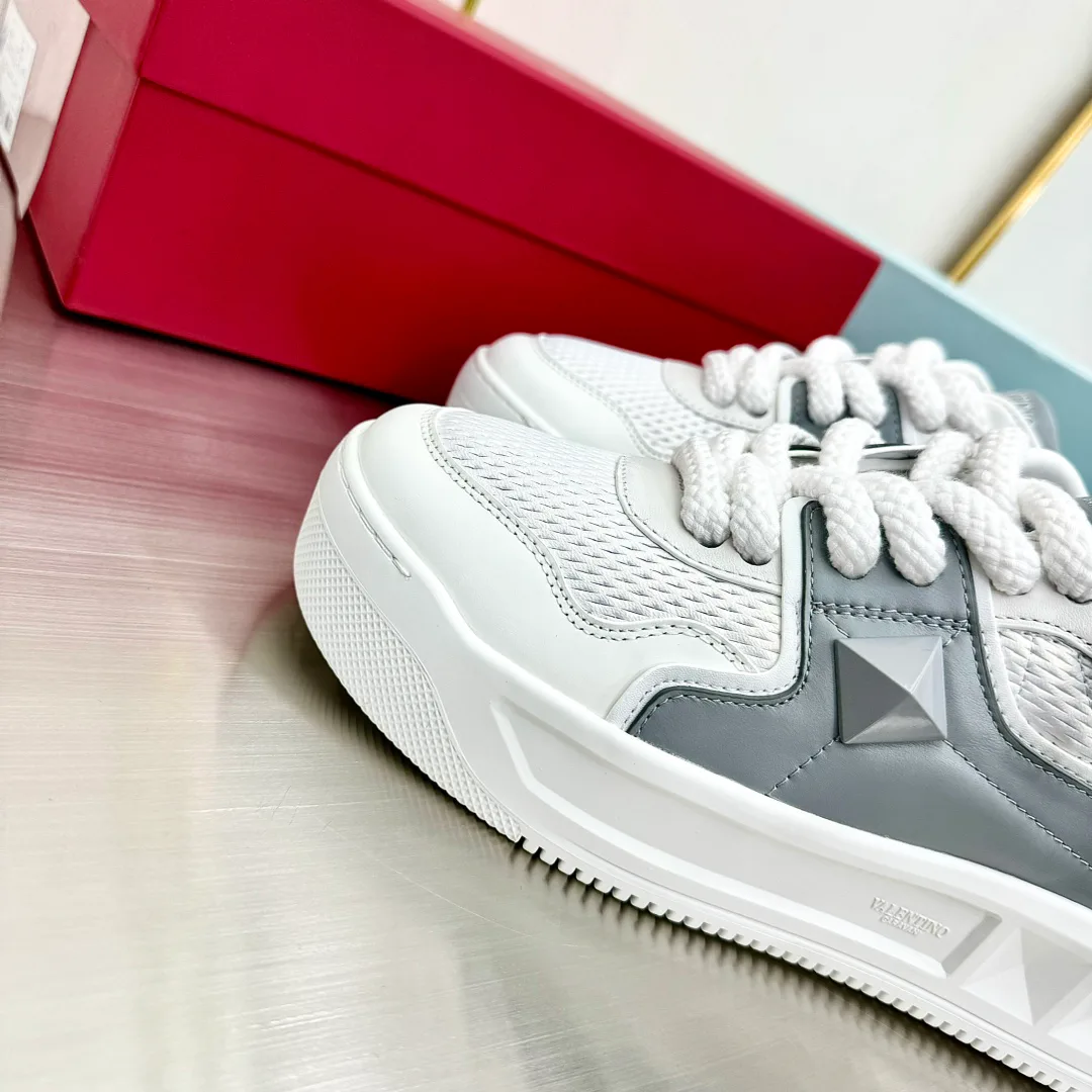 Women's Sneakers VALENTINO 17904340