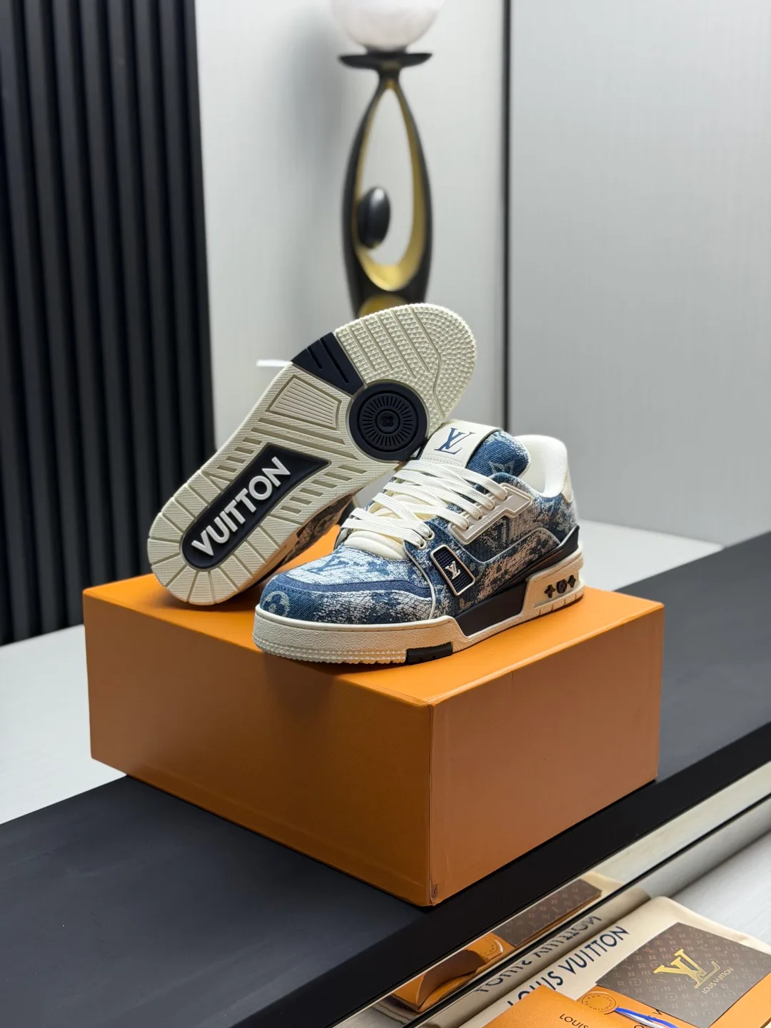 Women's Sneakers LOUIS VUITTON 17865117