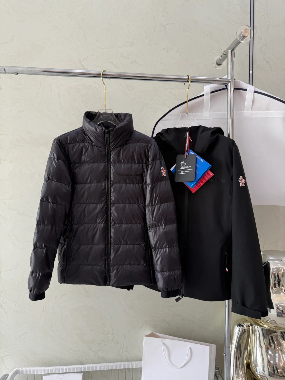 Women's Jackets And Down Jackets MONCLER 18043544