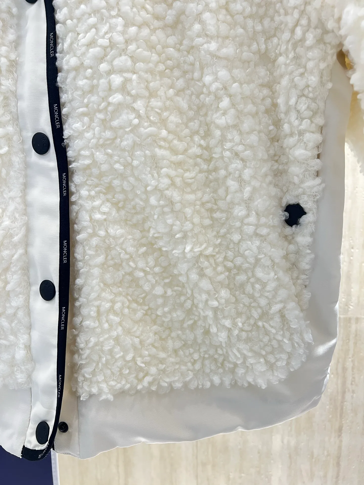 Women's Jackets And Down Jackets MONCLER 17958871