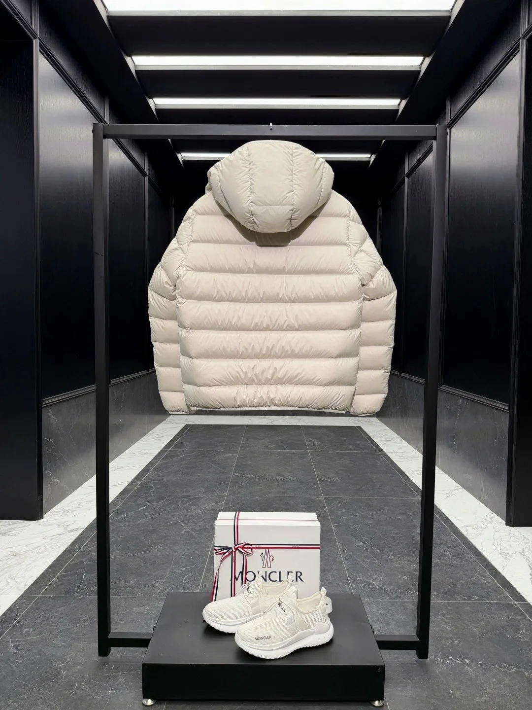 Куртки И Пуховики Мужские Moncler 18607037