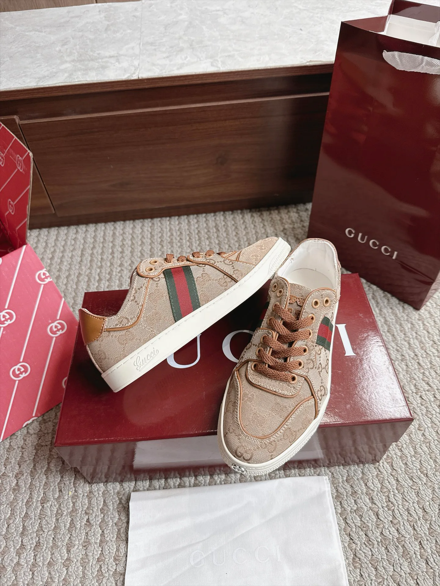 Women's Sneakers GUCCI 17866807