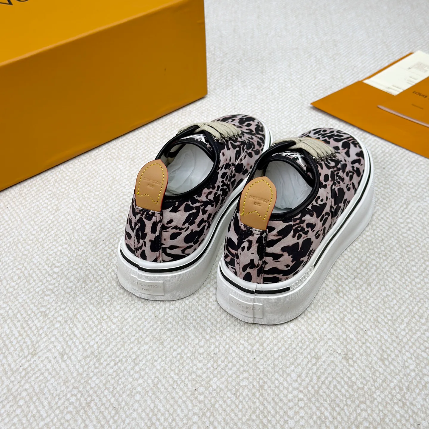 Men's Sneakers LOUIS VUITTON 18365142