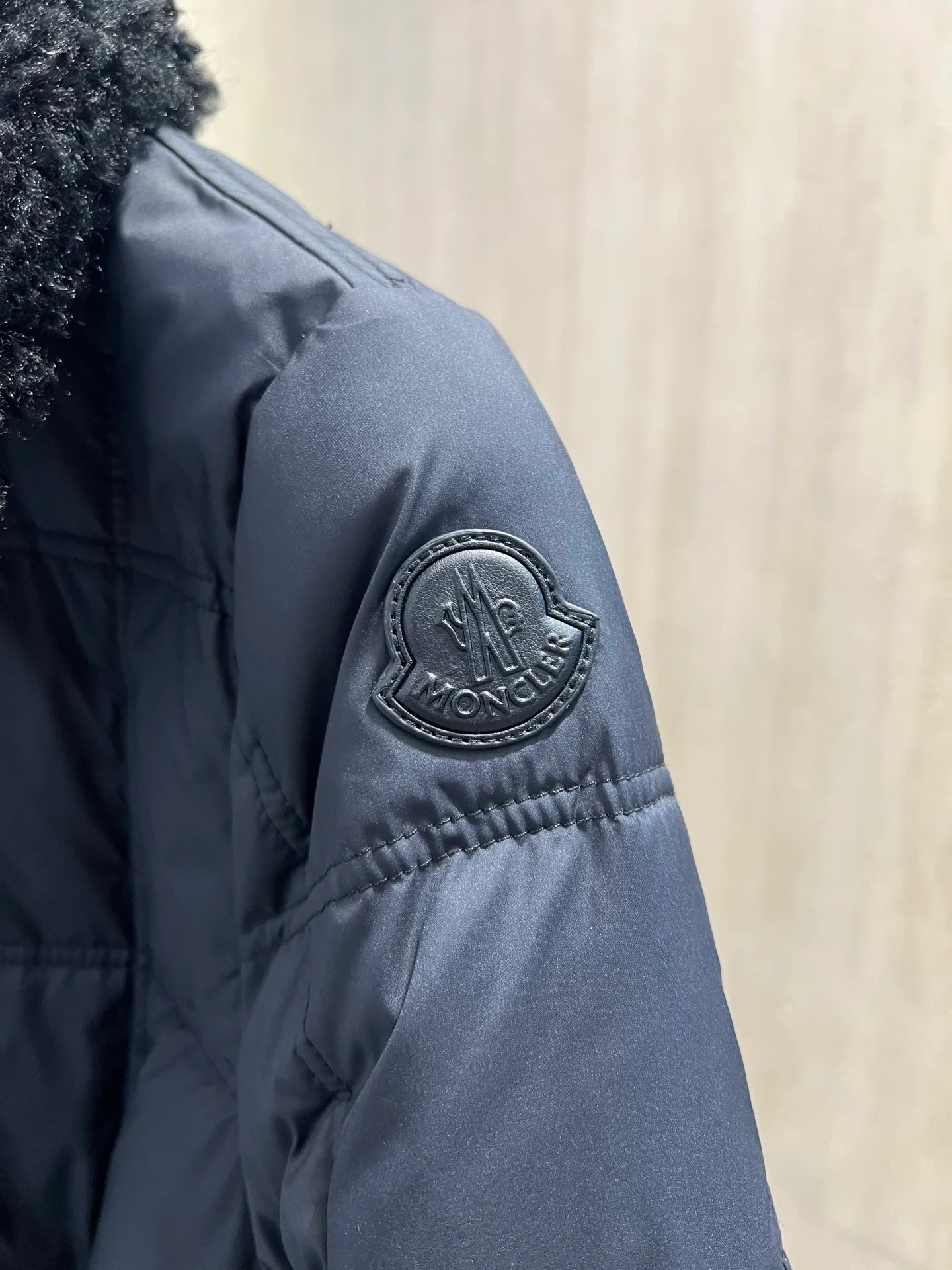 Men's Jackets And Down Jackets MONCLER 18330392