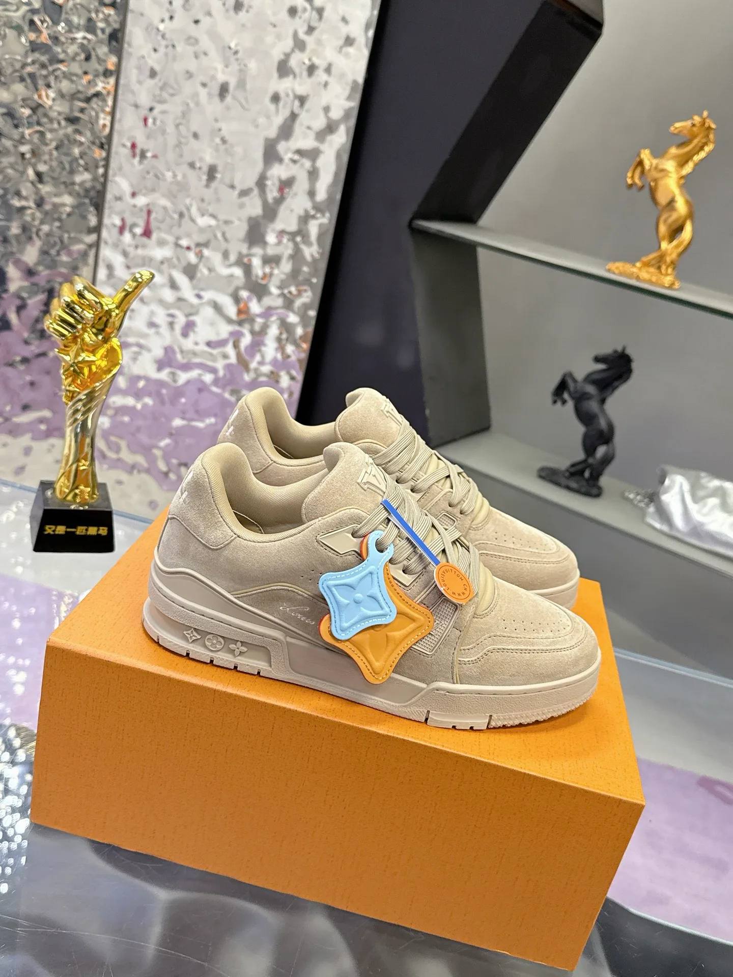 Women's Sneakers LOUIS VUITTON 17530414