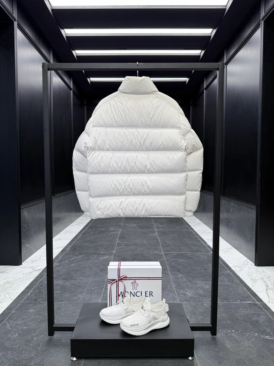 Men's Jackets And Down Jackets MONCLER 18007691