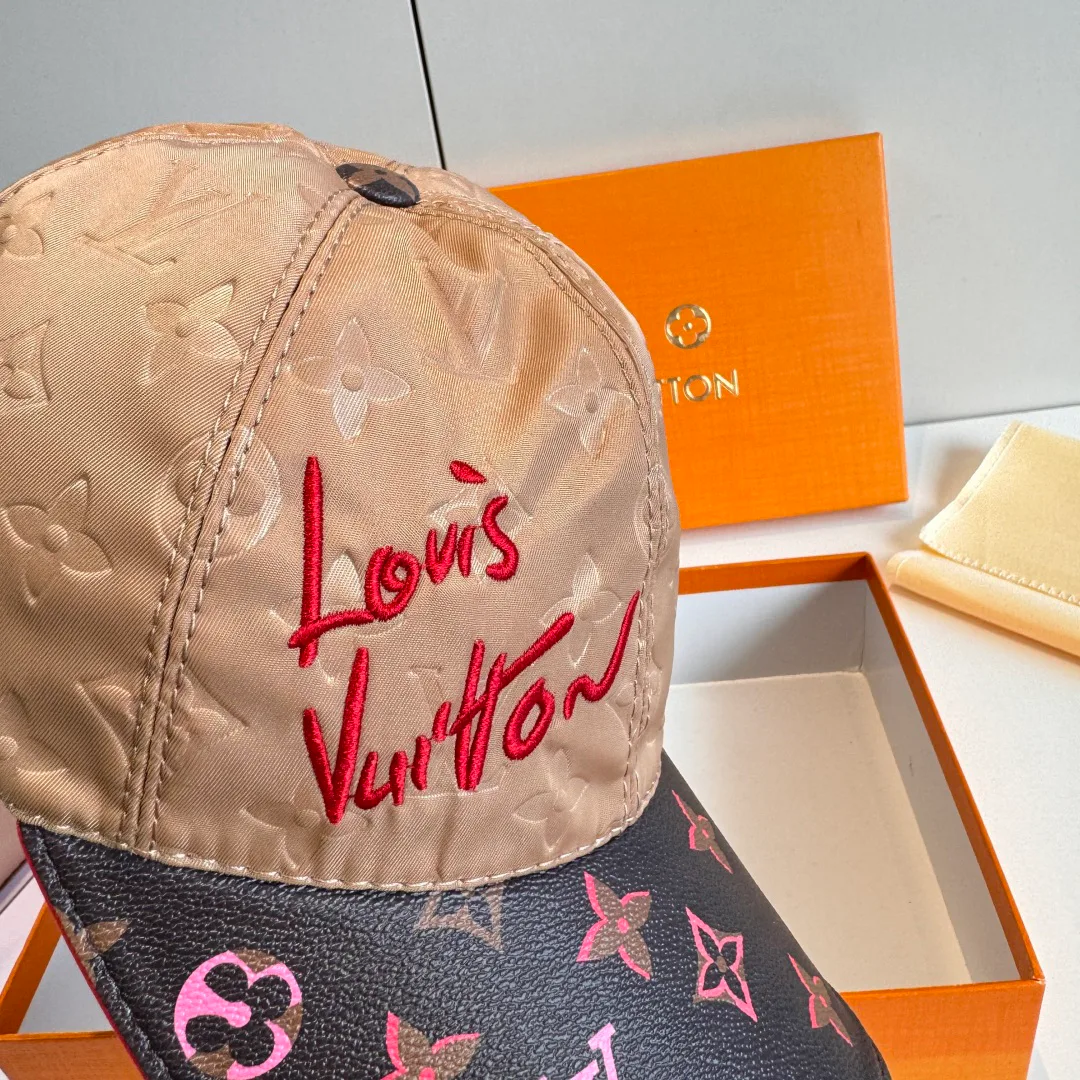 Hats LOUIS VUITTON 18105209