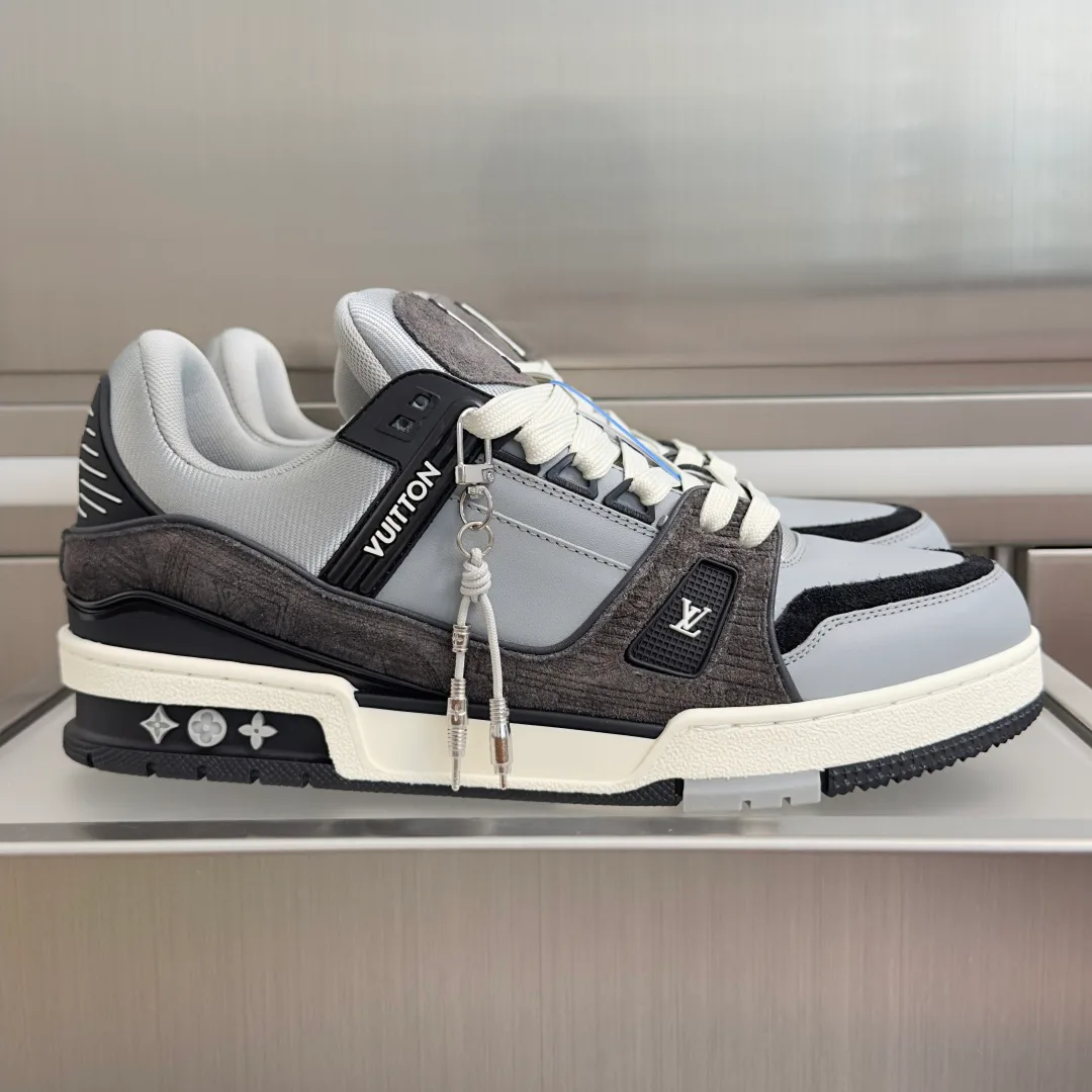 Men's Sneakers LOUIS VUITTON 17950310