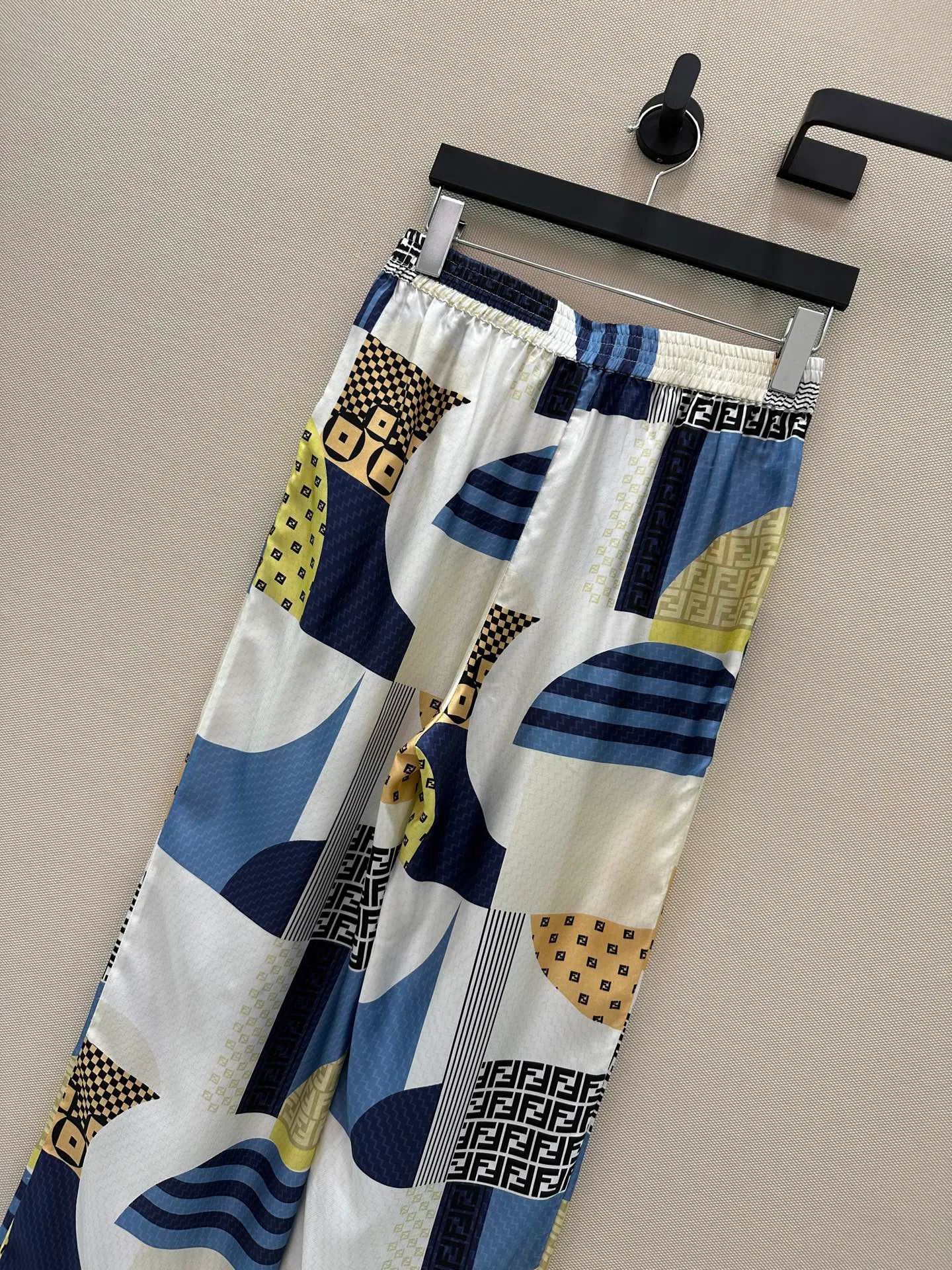 Women's Trousers FENDI 17953282