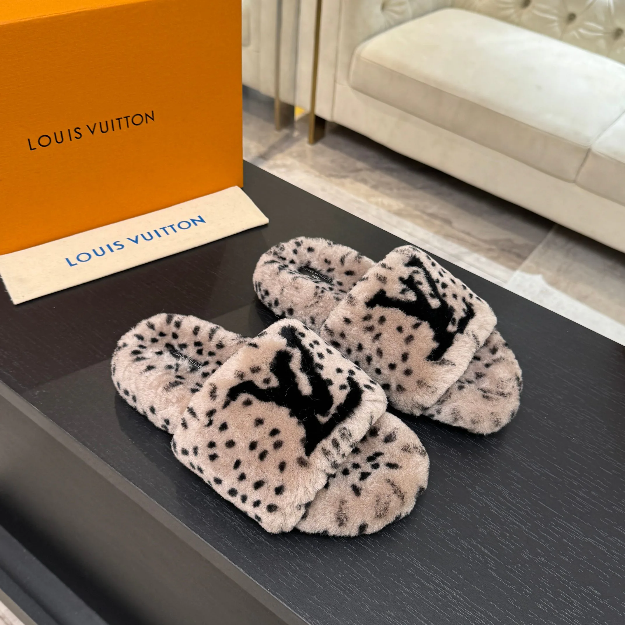 Women's Slippers LOUIS VUITTON 18062767