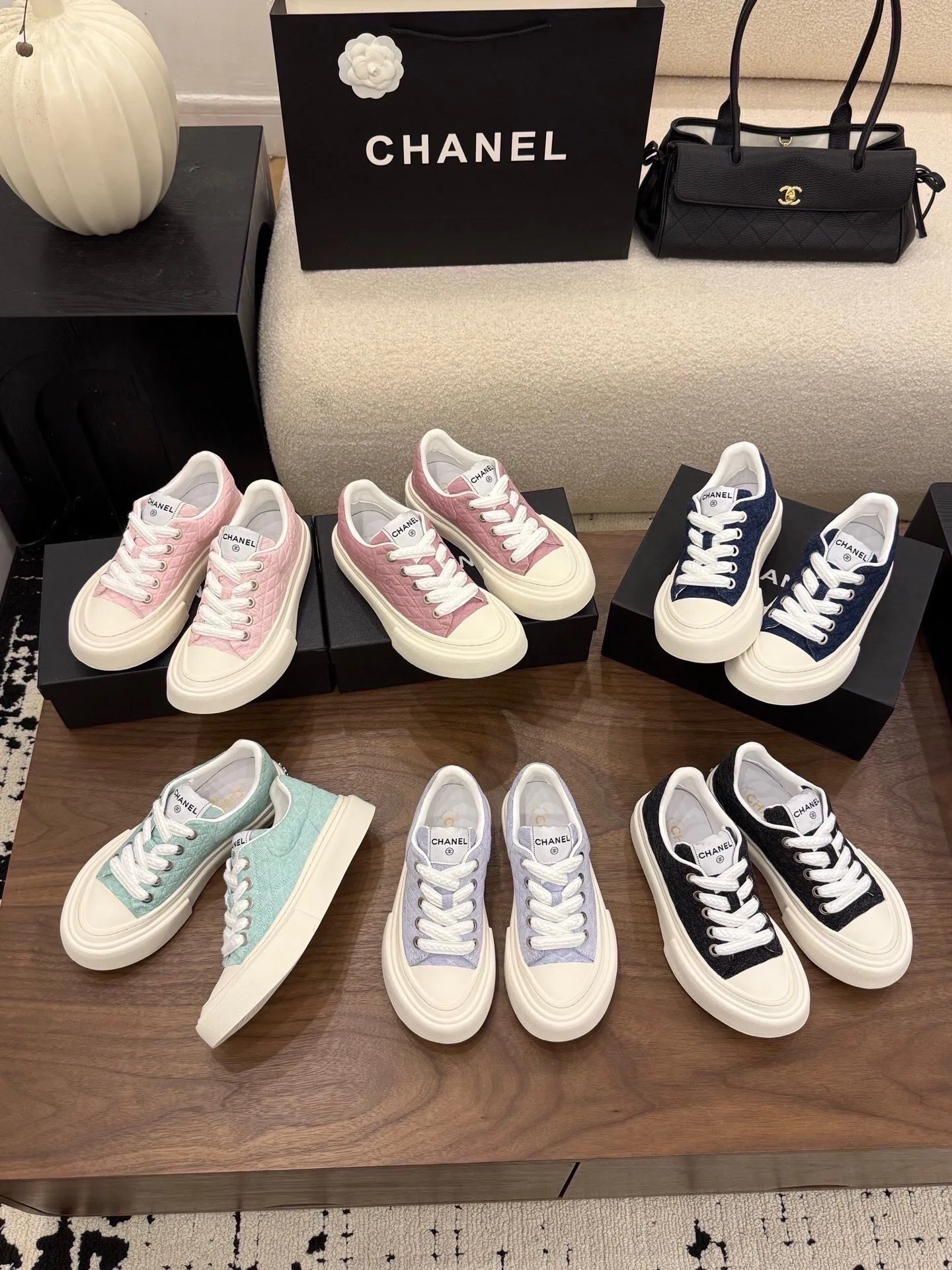 Women's Sneakers CHANEL 17996719