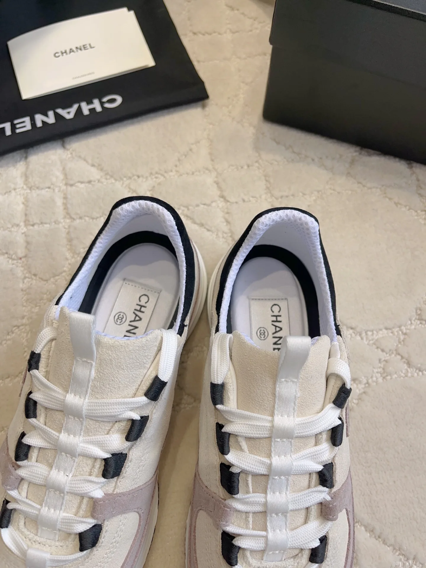 Women's Sneakers CHANEL 17936566