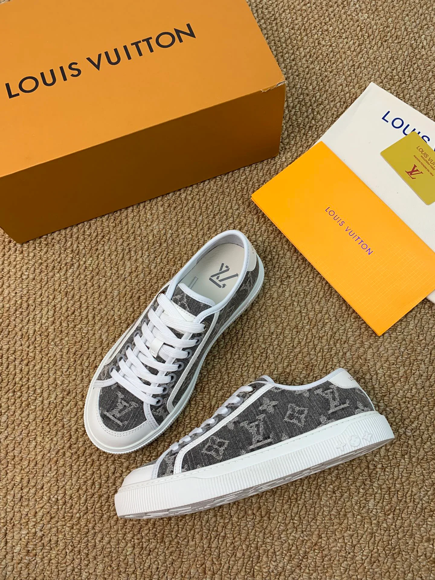 Women's Sneakers LOUIS VUITTON 17545204