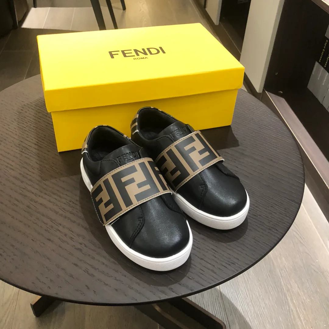 Кроссовки Женские Fendi 18591611