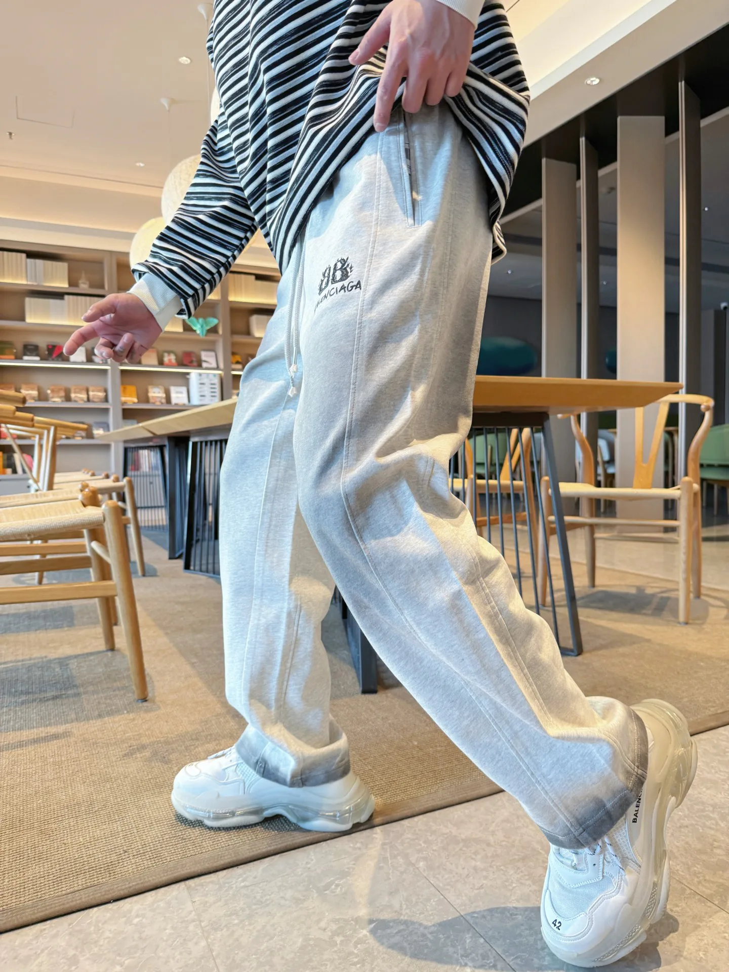 Men's Trousers BALENCIAGA 18345761