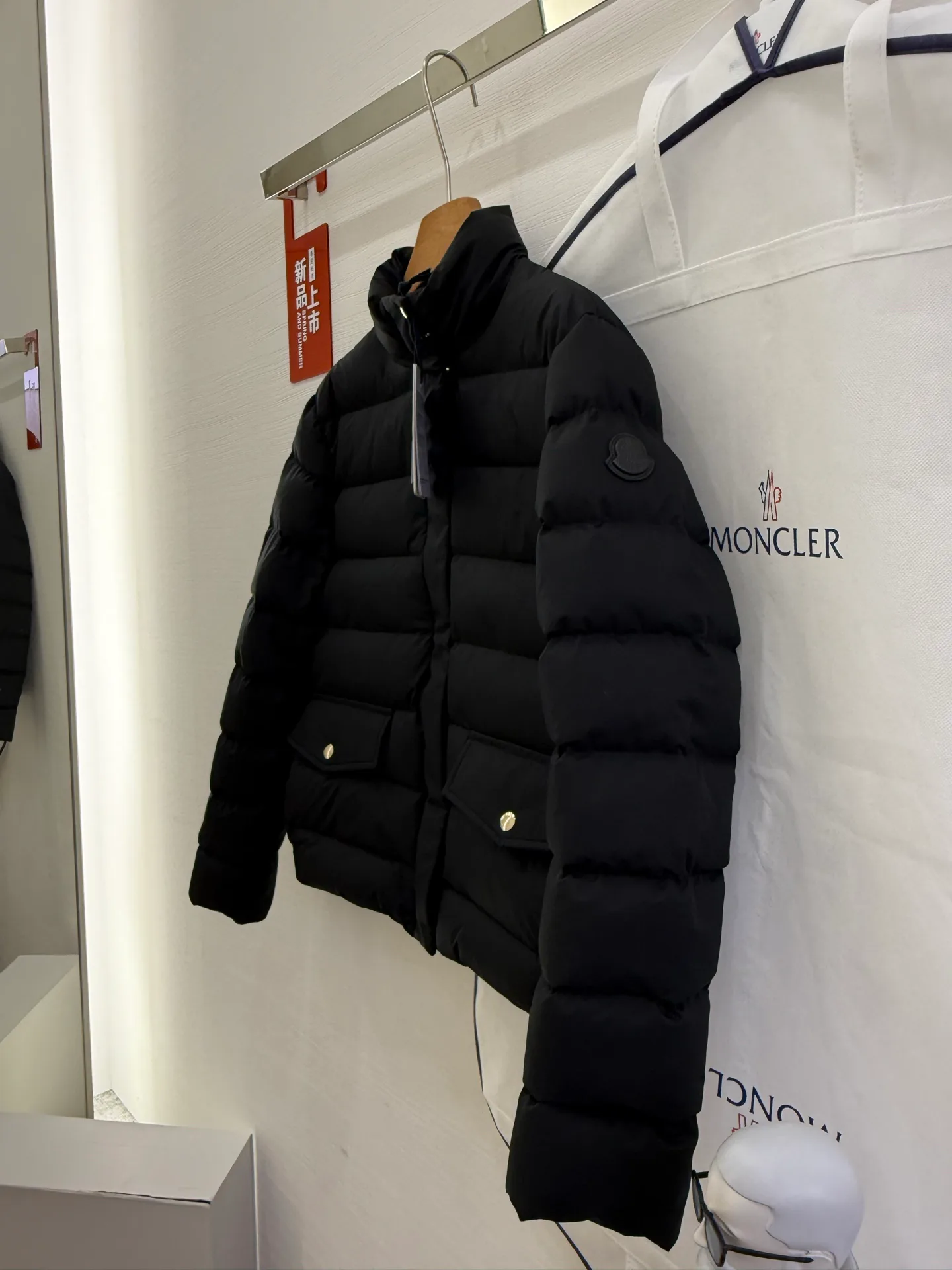 Women's Jackets And Down Jackets MONCLER 17821364