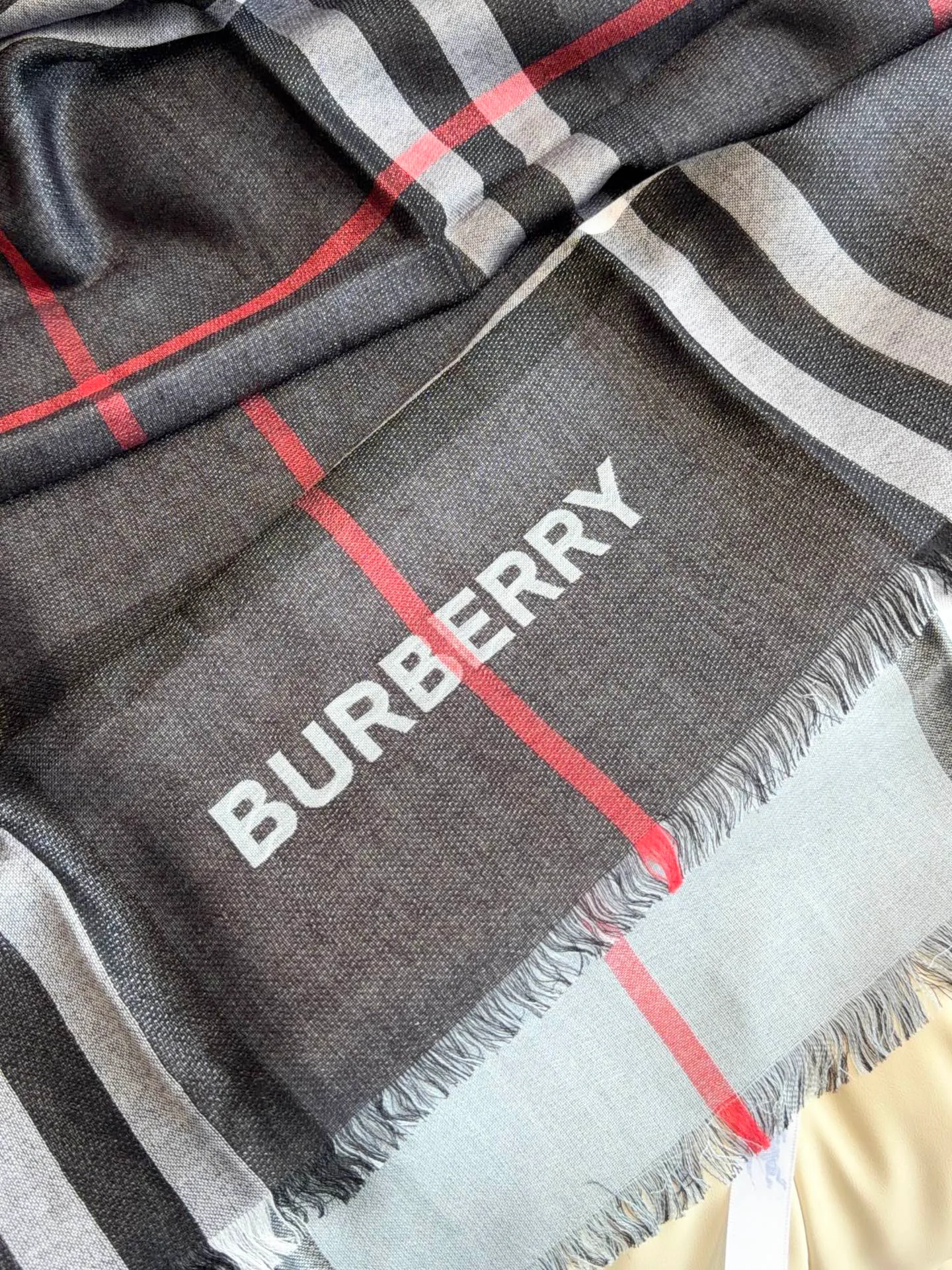 Scarves BURBERRY 18401187
